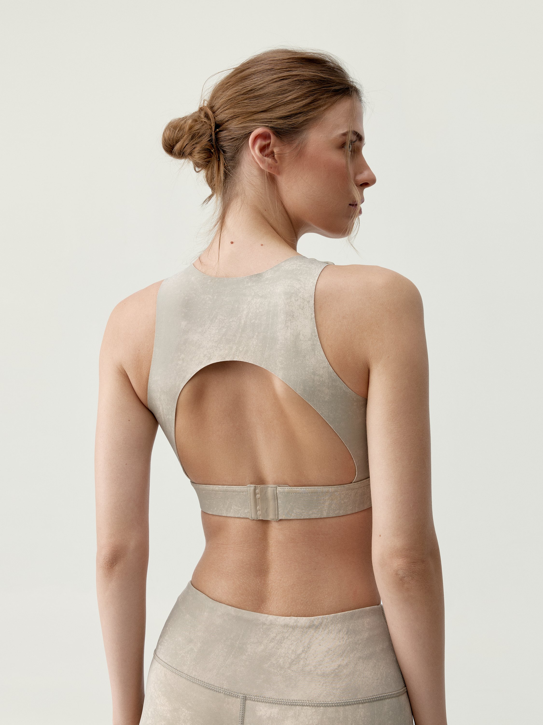Women's high support sculpting sports bra BORN Beige
