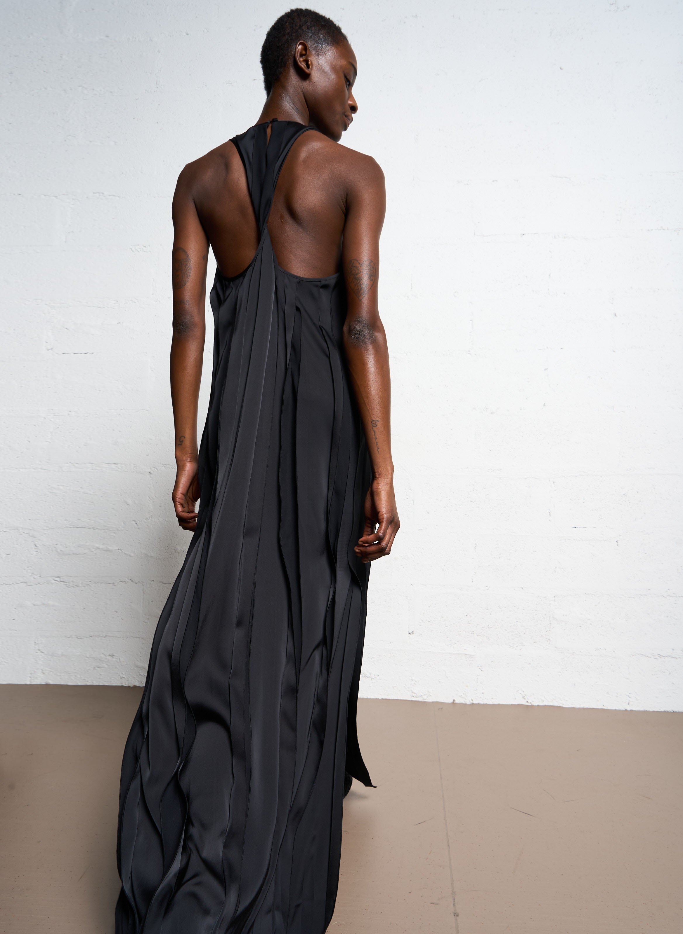 Long pleated dress ATTIC AND BARN Black