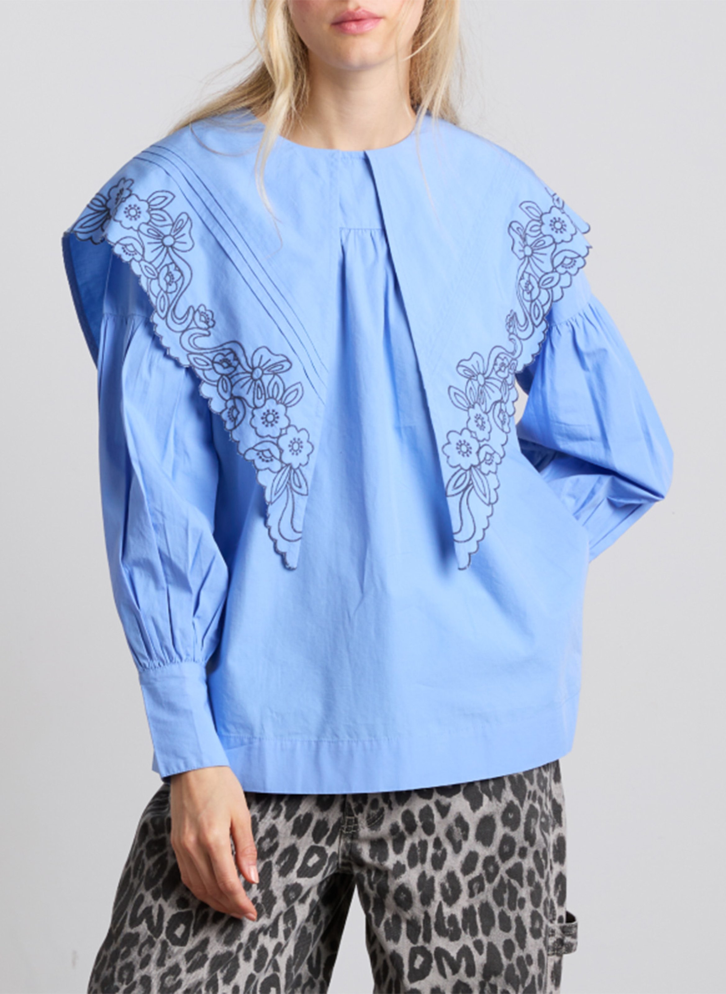 Straight blouse in embroidered organic cotton DAMSON MADDER Blue