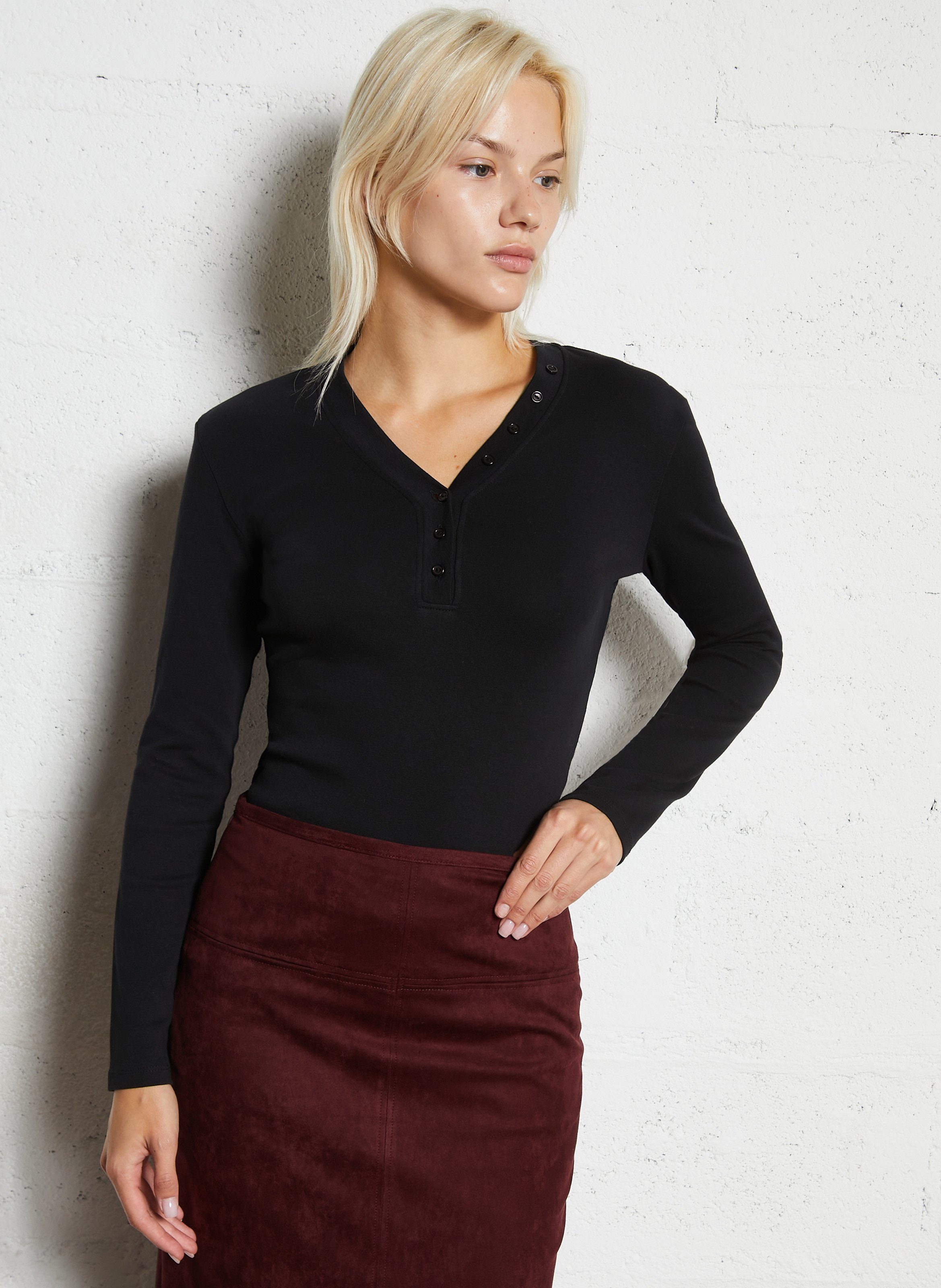 Fitted V-neck T-shirt in blended cotton BERENICE Black