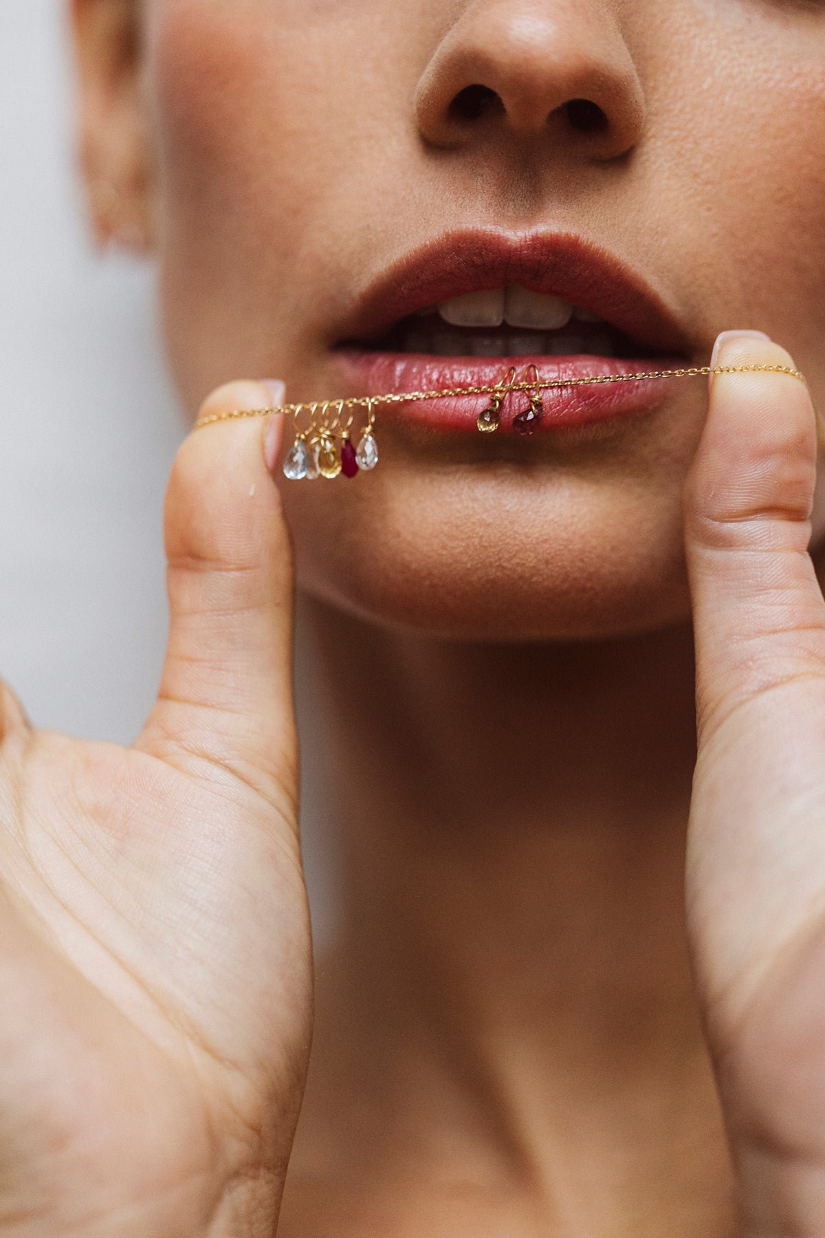 Pendant Mia in 18k Gold - Light Blue Sapphire YAY Blue