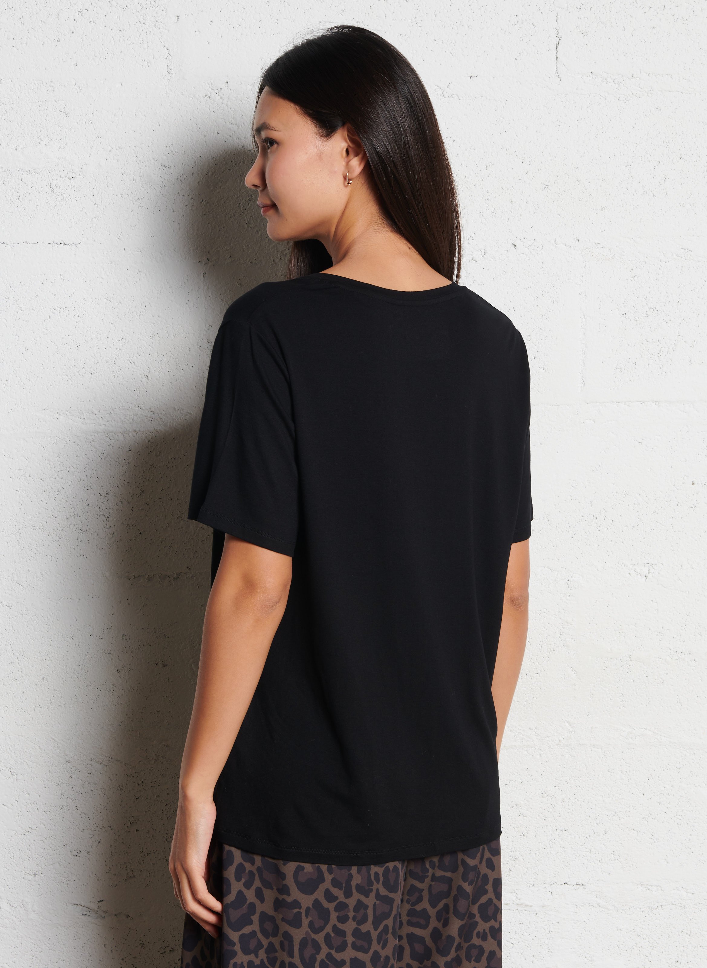 Tee-shirt col V  MAJESTIC FILATURES Noir