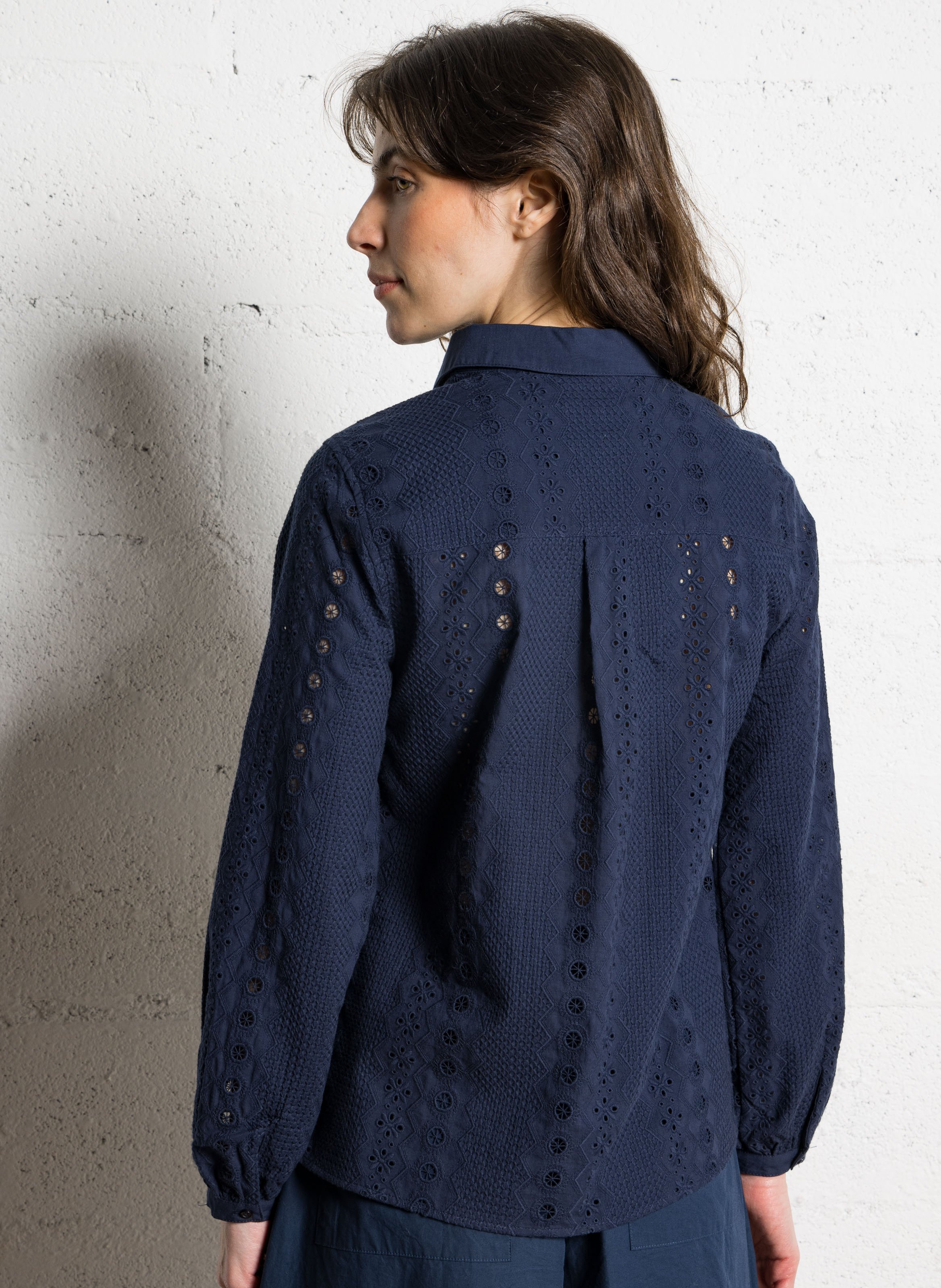 Rechte blouse in Engels borduurwerk SUD EXPRESS Blauw