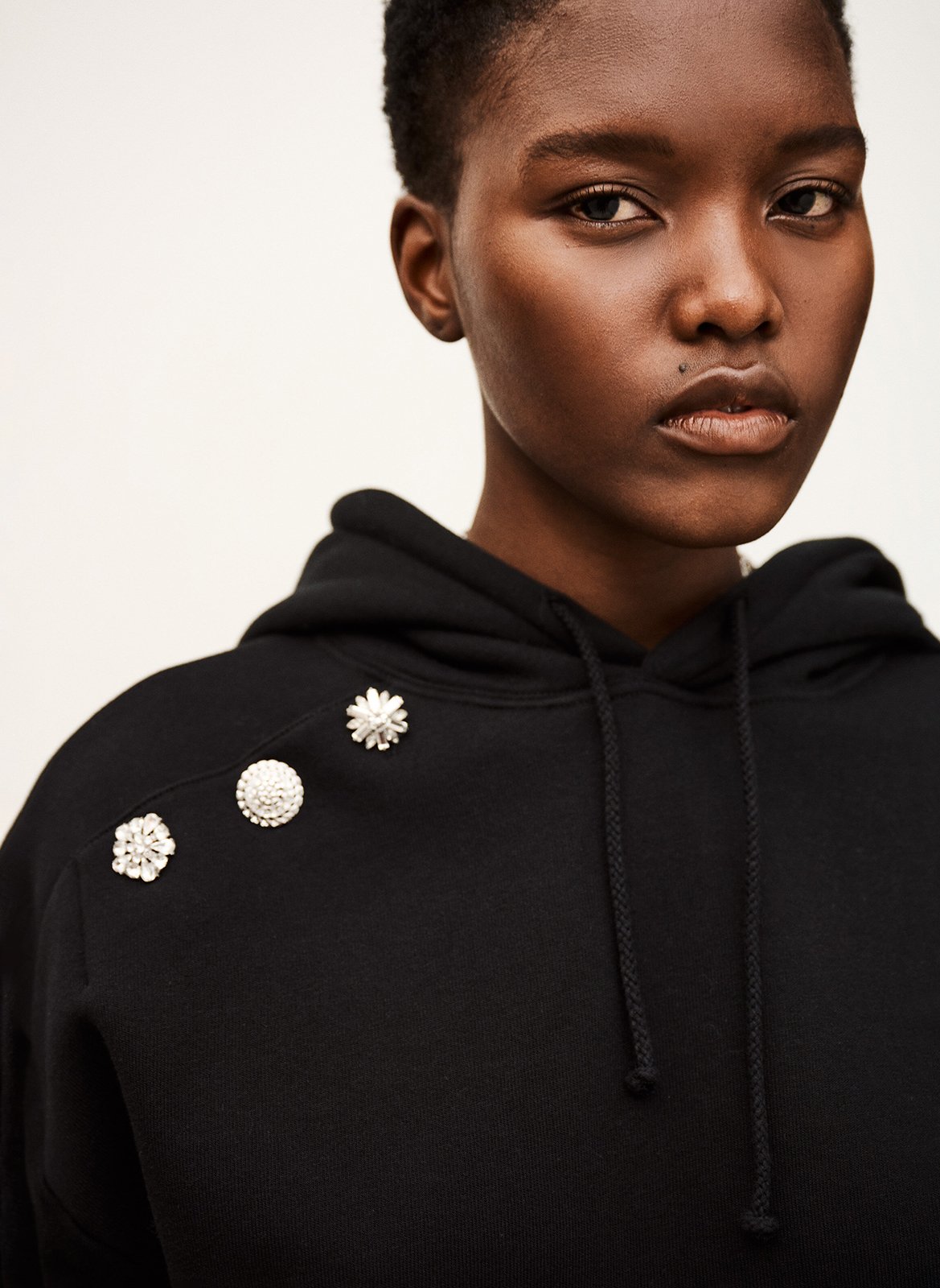 Sweat droit à capuche uni et boutons bijoux BA&SH Noir