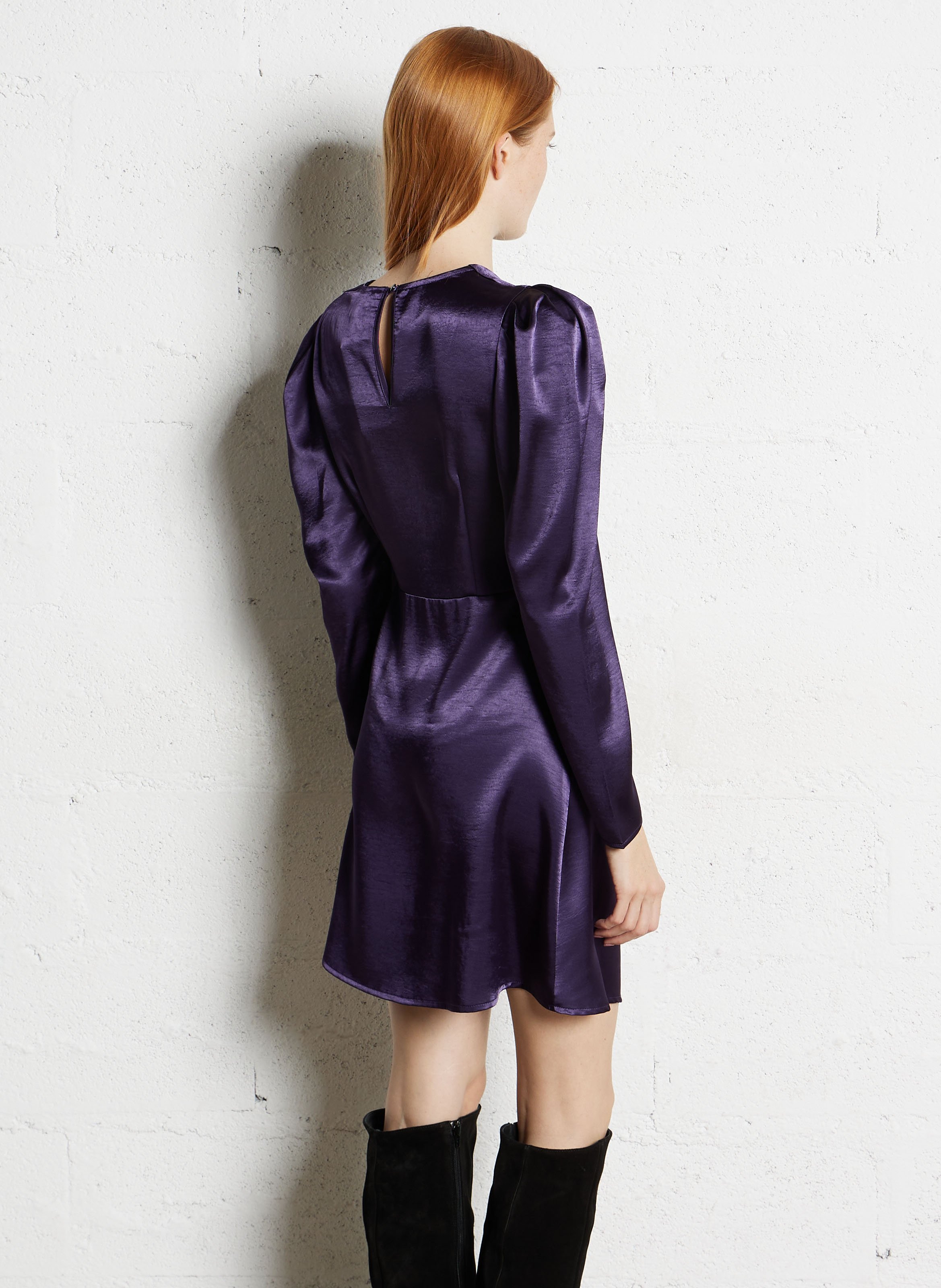 Kurzes Kleid mit Rundhalsausschnitt THE KORNER Pflaume