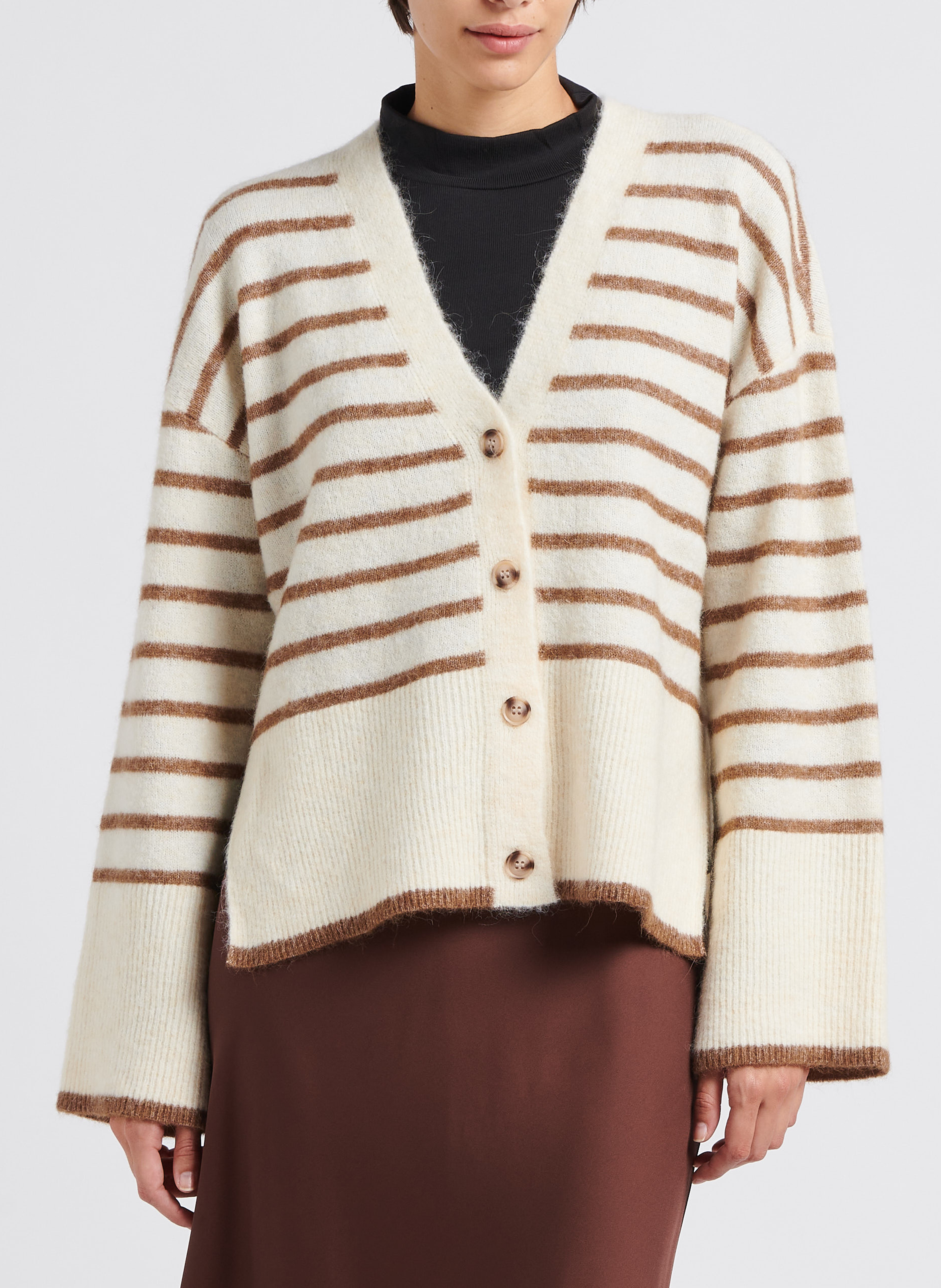 Gerade geschnittene Strickjacke mit V-Ausschnitt VILA Beige