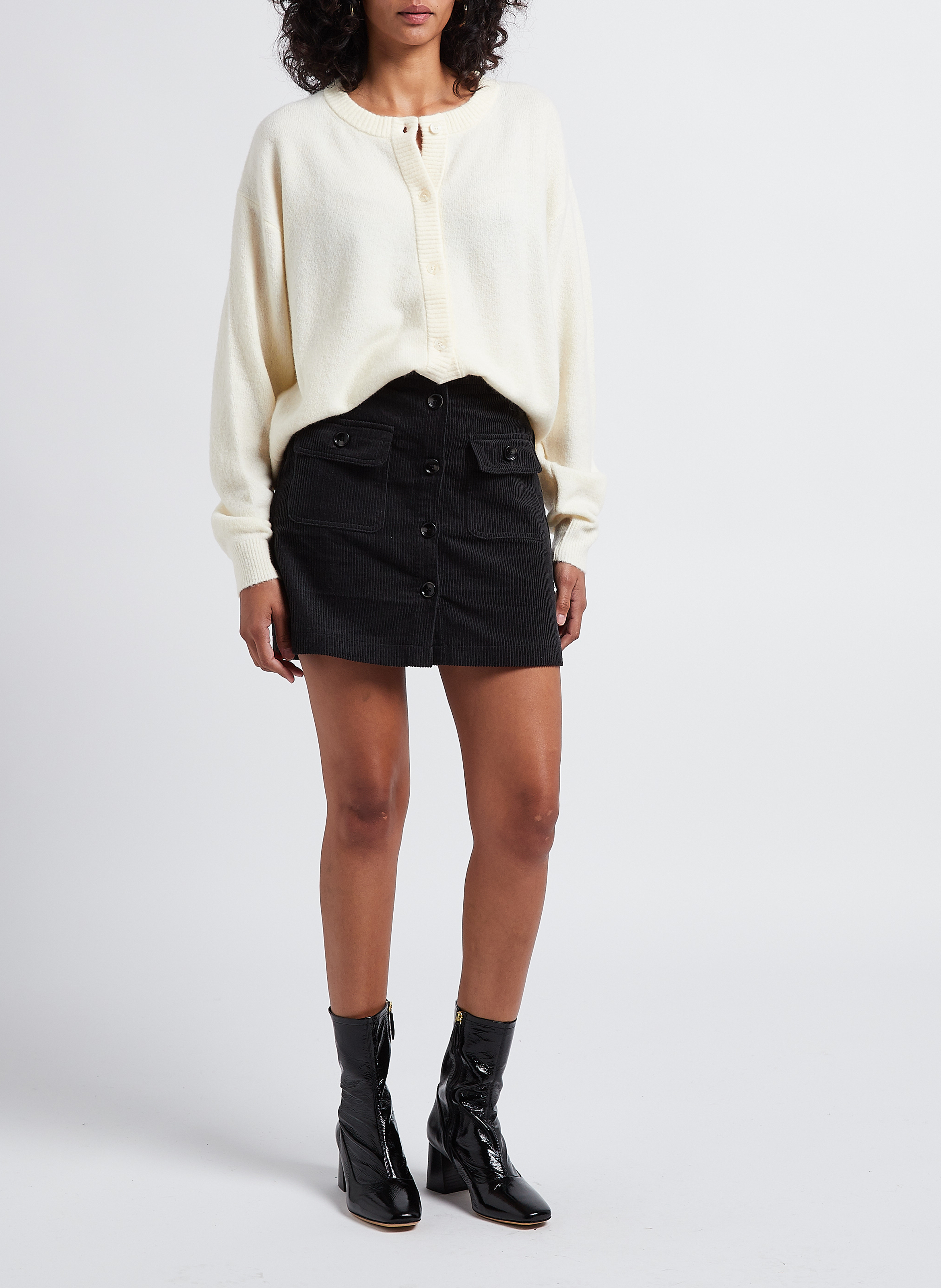 Vest met ronde hals en knoopsluiting Beige