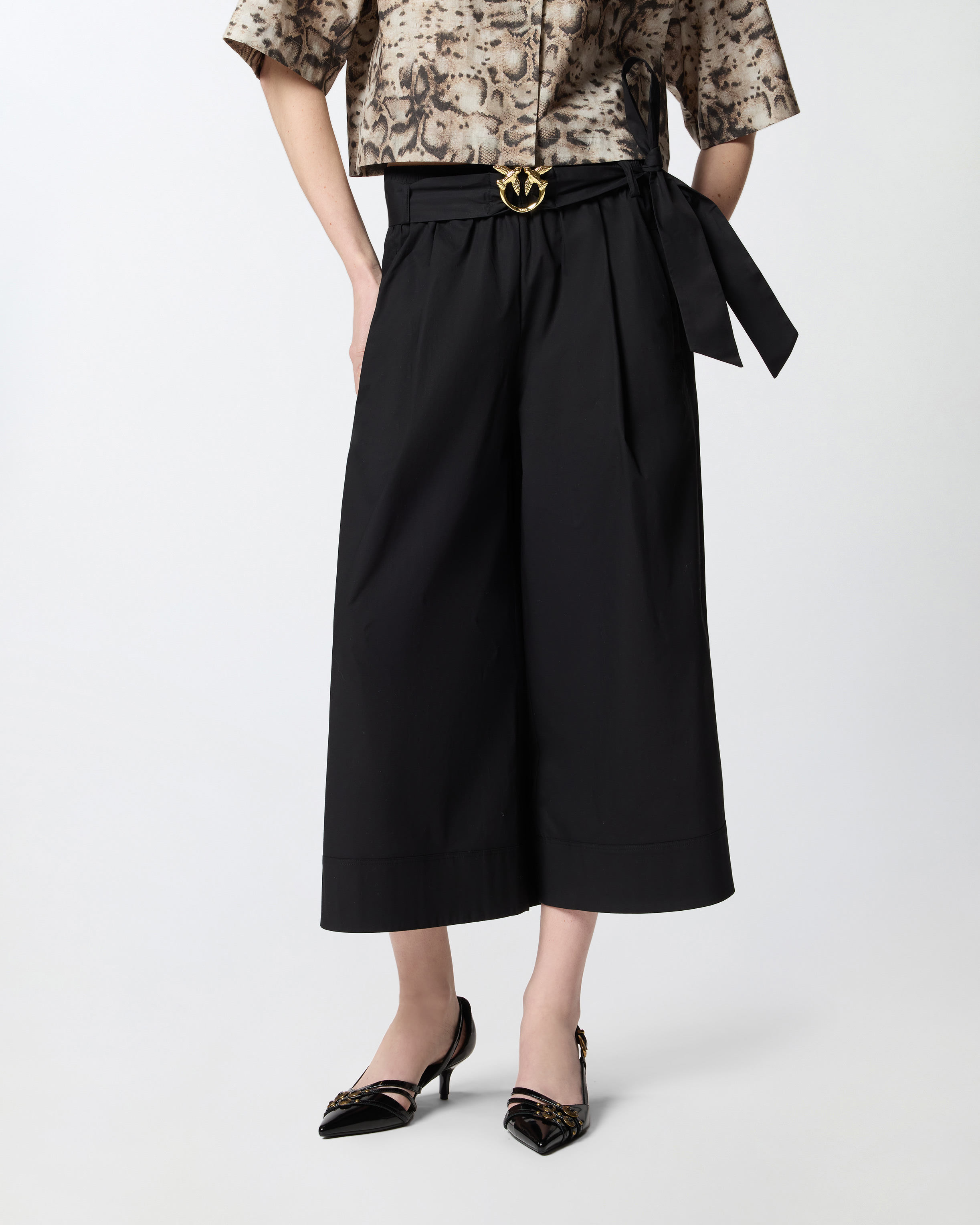 Long Bermuda shorts with love birds buckle. PINKO Black