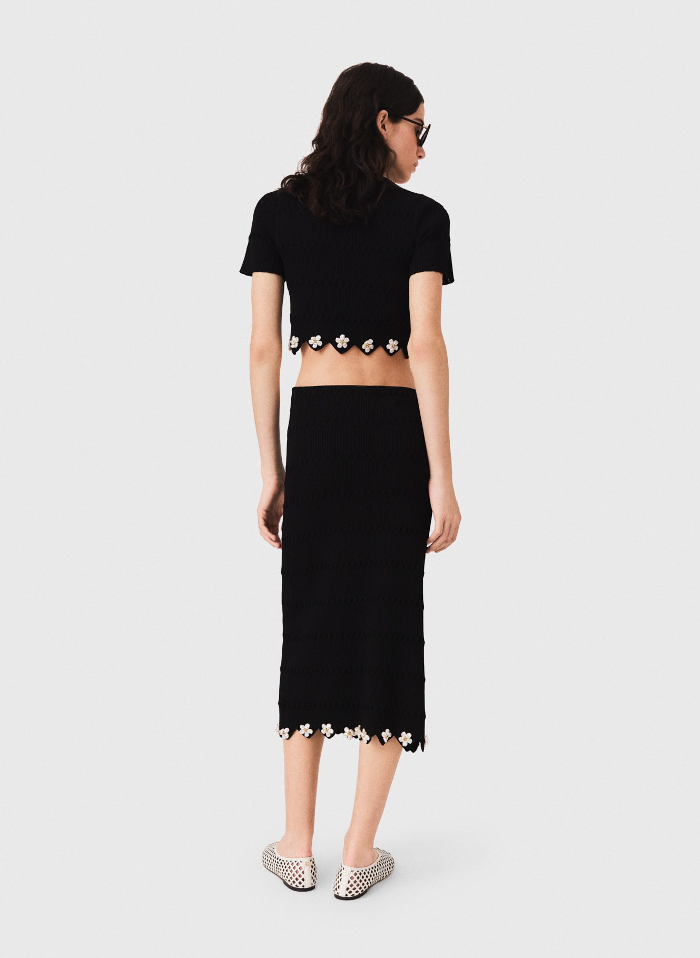Jupe midi ajustée en maille avec strass fleurs MAJE Noir