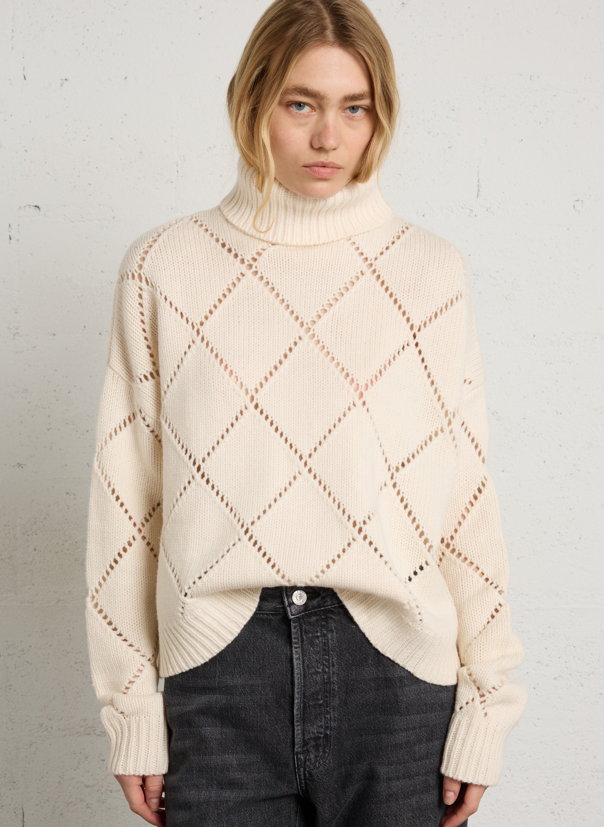 Pull ample col roulé ajouré en laine BERENICE Blanc