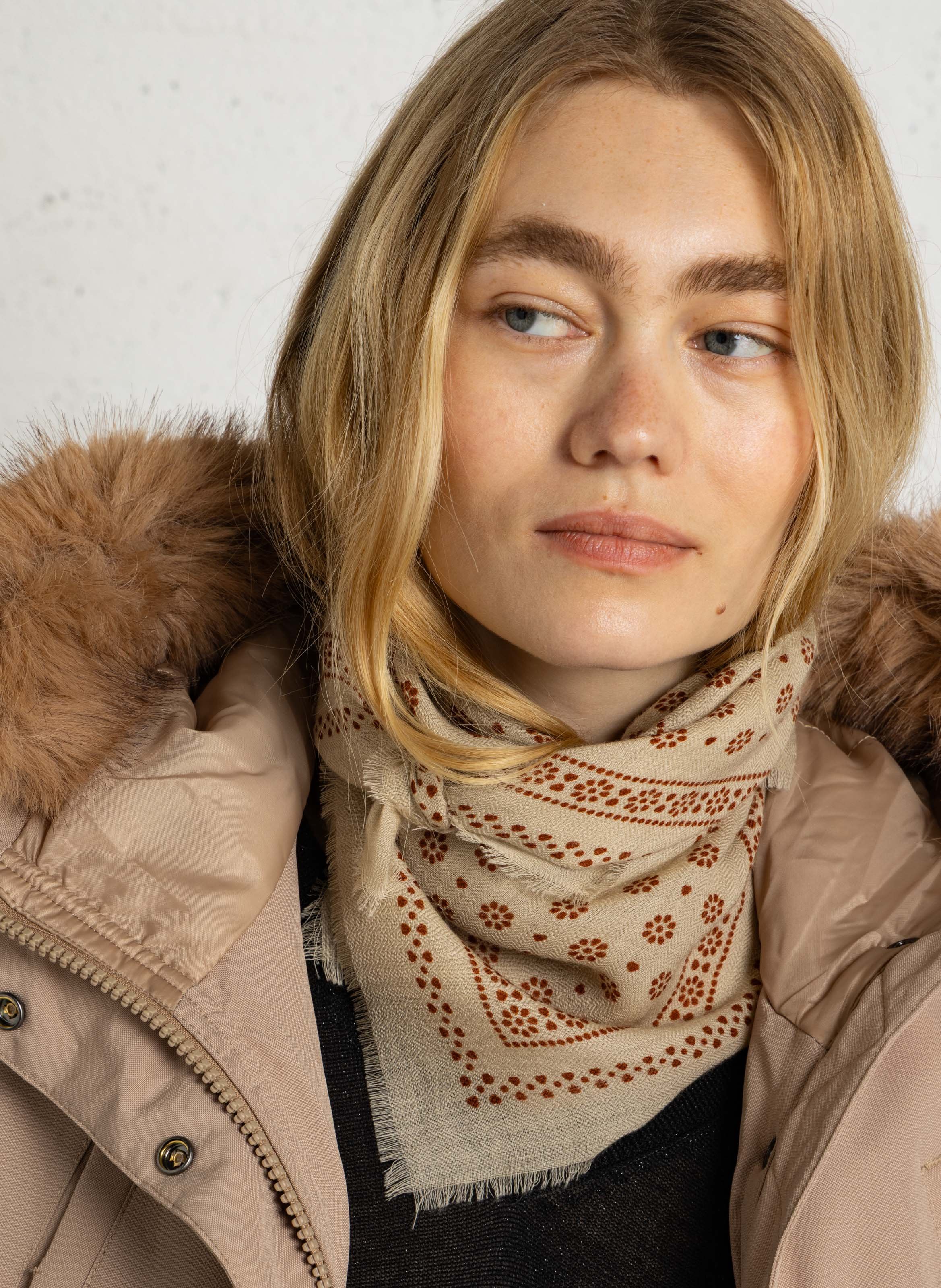 Bedrucktes Wolltuch mit Fransen MOISMONT Beige