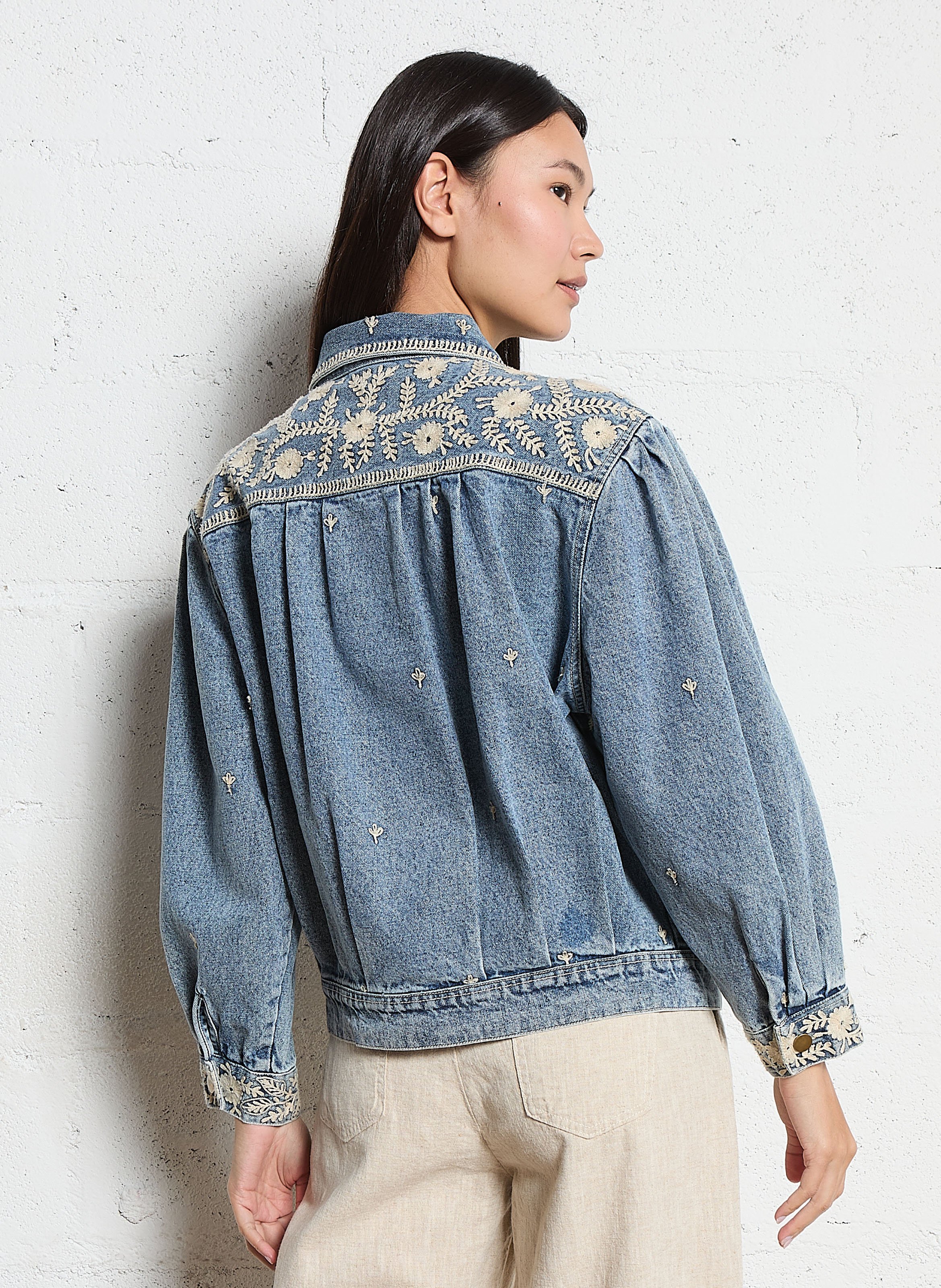 Gerade geschnittene Jeansjacke mit Stickerei MAISON HOTEL Blau