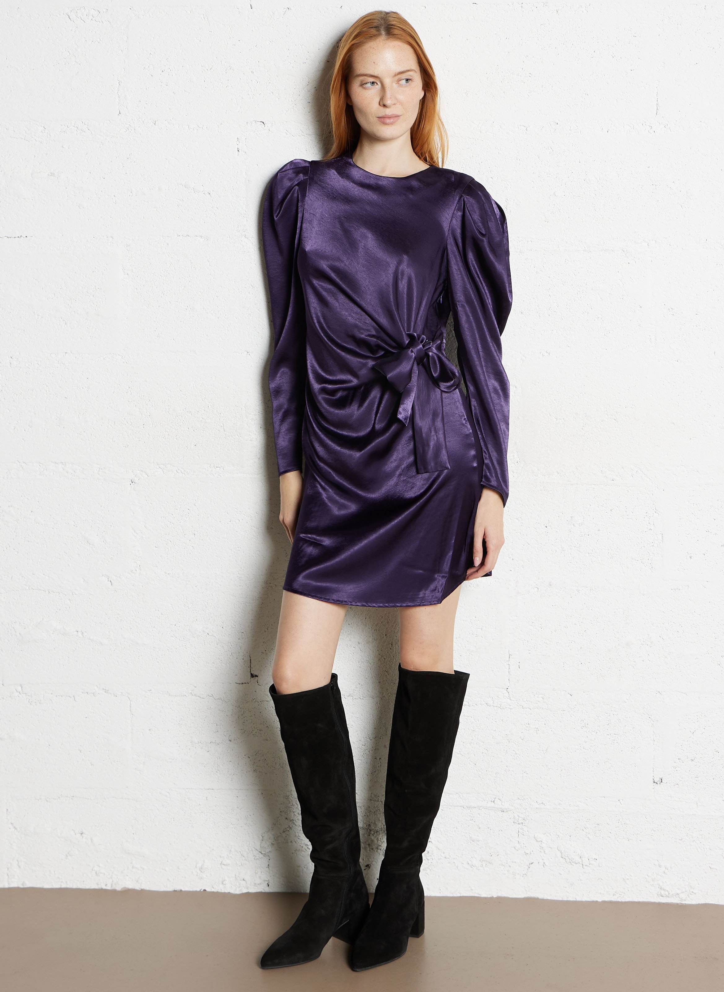 Kurzes Kleid mit Rundhalsausschnitt THE KORNER Pflaume