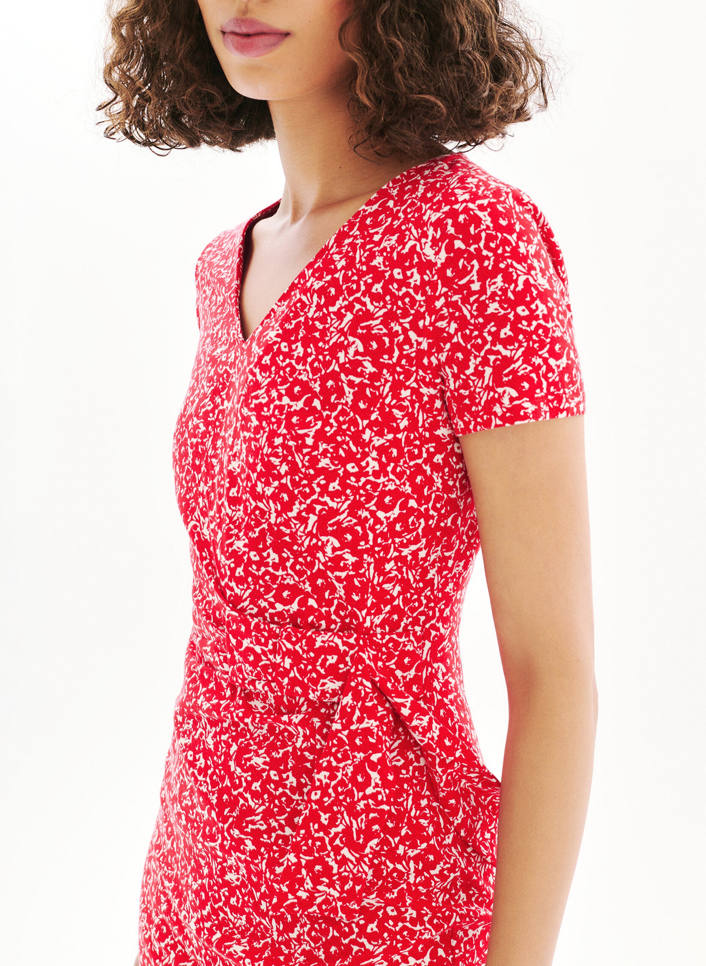 Korte jurk met V-hals en print CAROLL Red