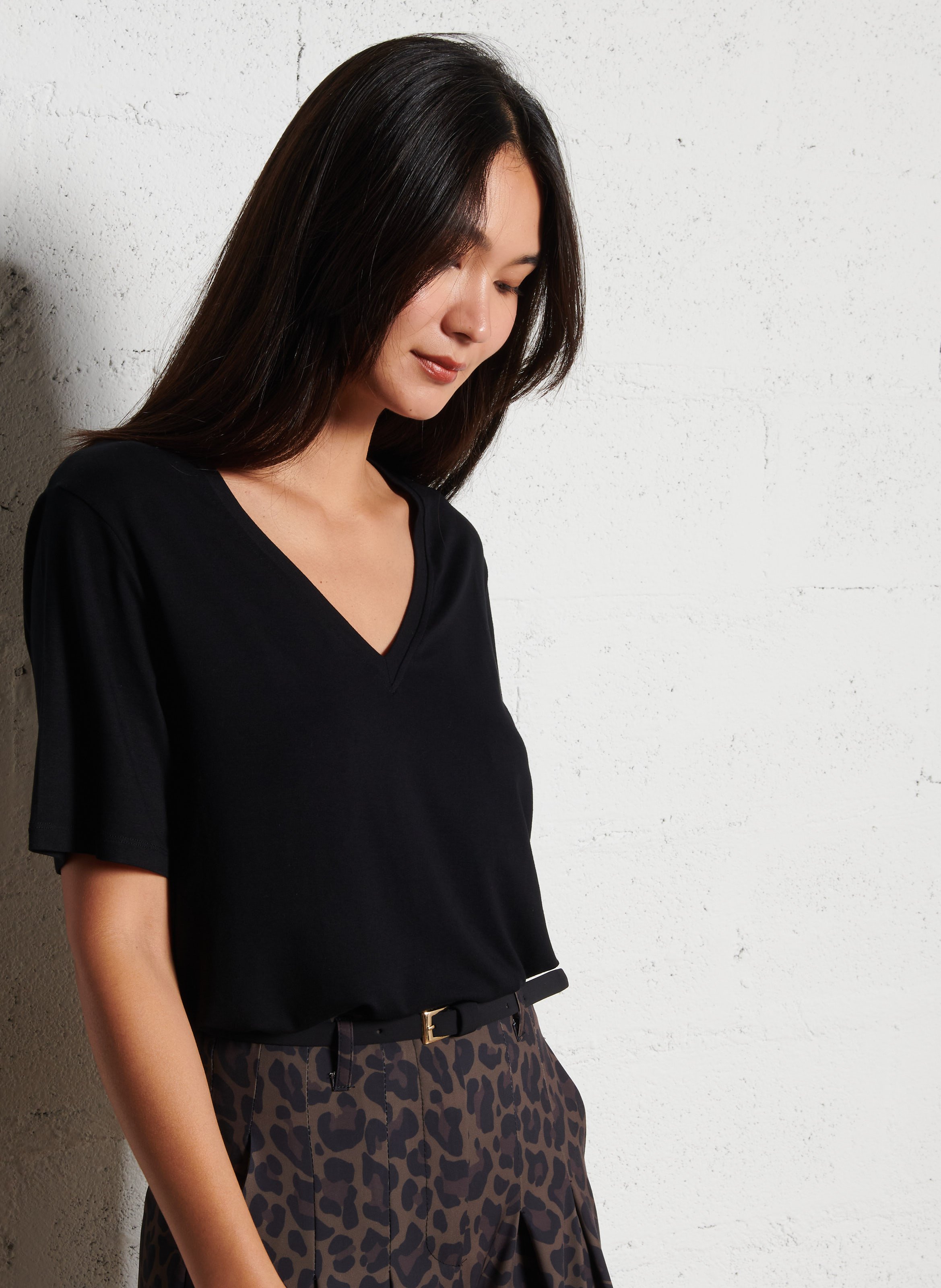 Tee-shirt col V  MAJESTIC FILATURES Noir