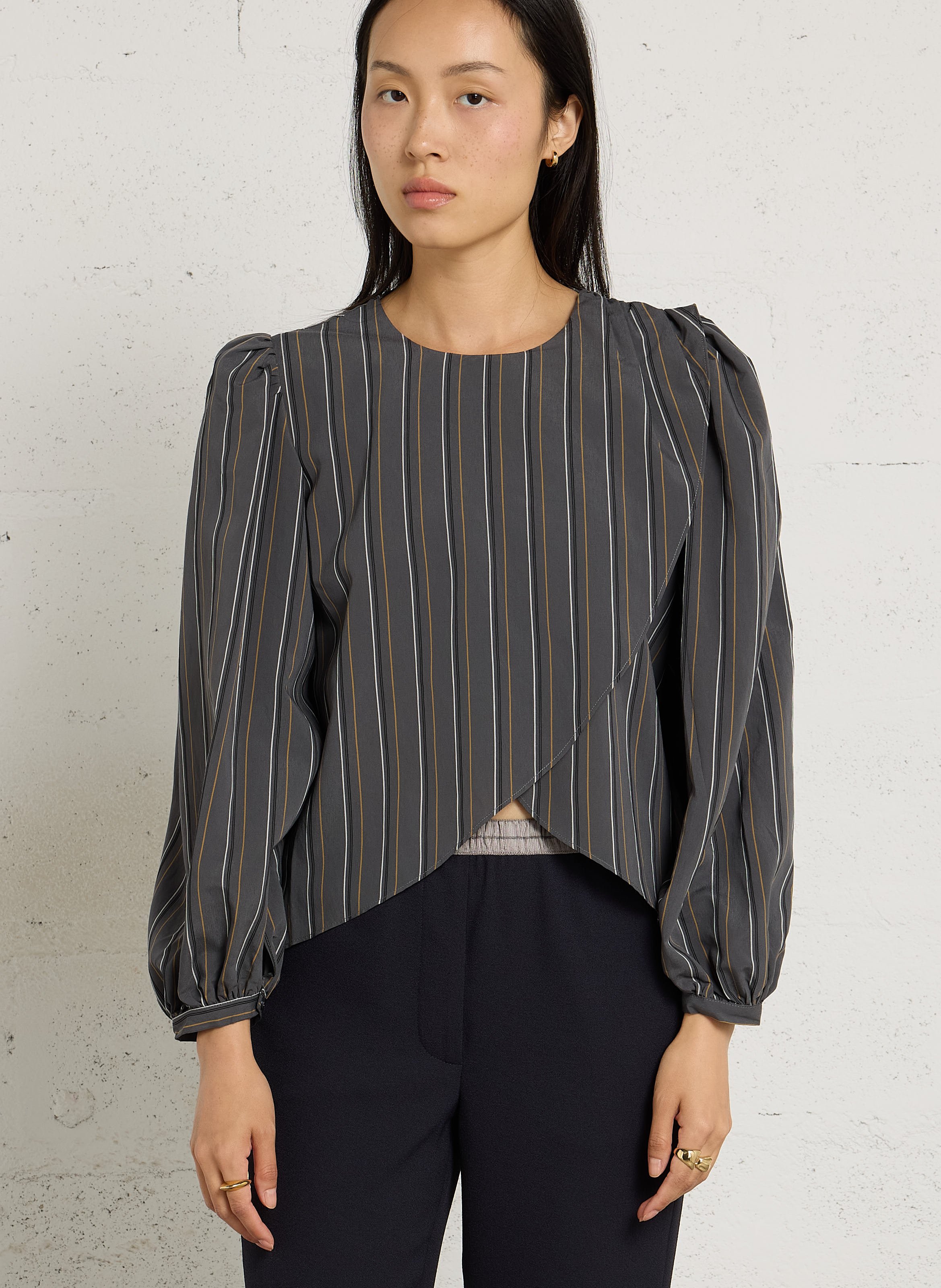 Gestreepte rechte blouse met draperingseffect BELLEPIECE Grijs