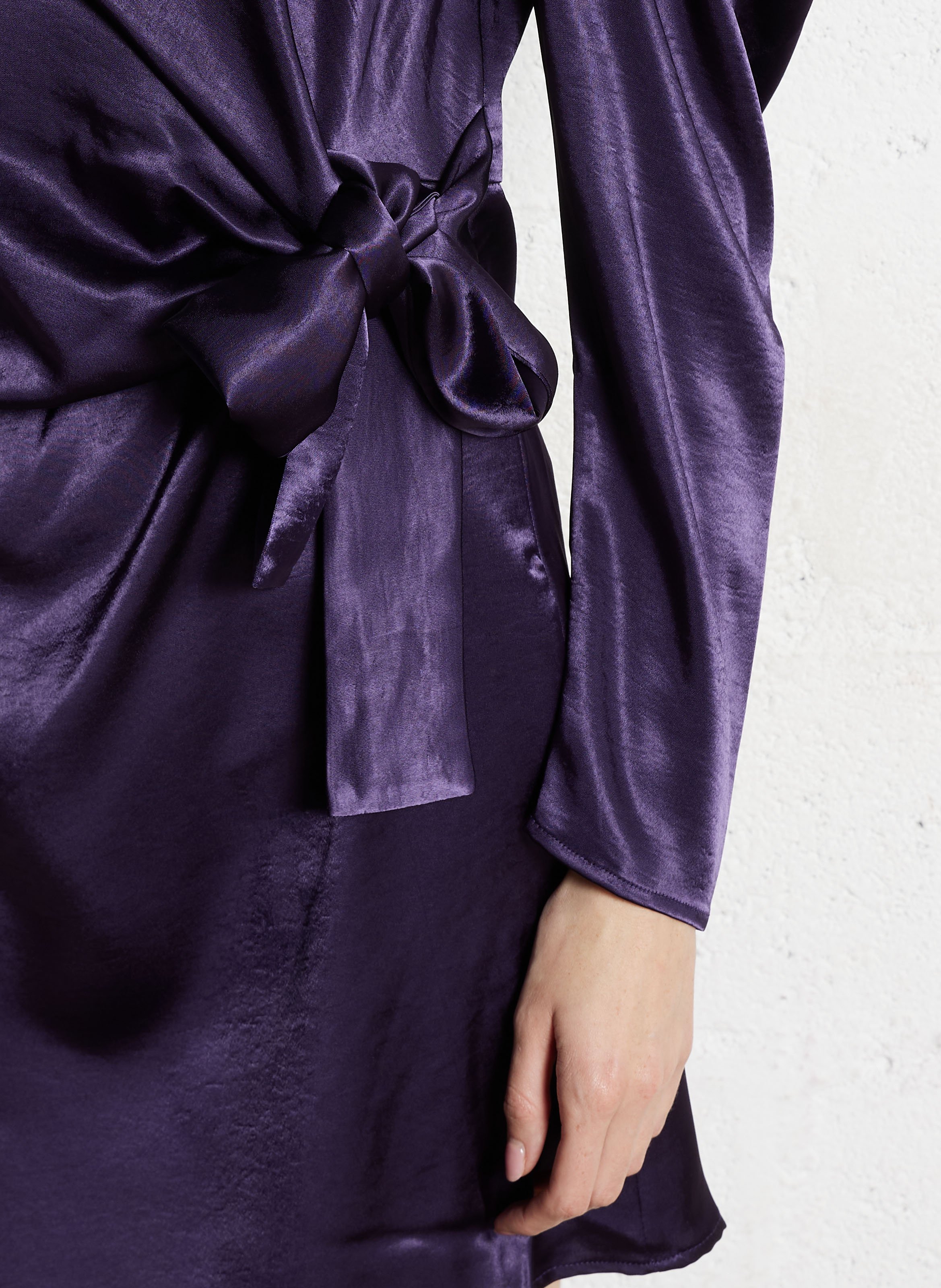 Kurzes Kleid mit Rundhalsausschnitt THE KORNER Pflaume