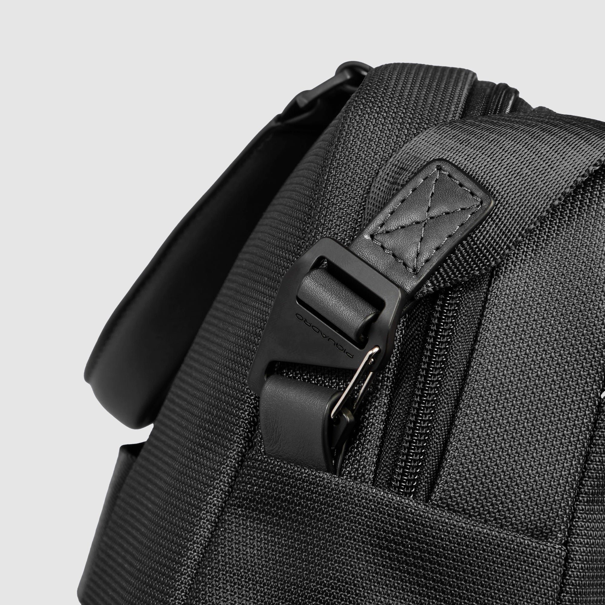 15.6" Recycled Fabric Laptop Bag PIQUADRO Black