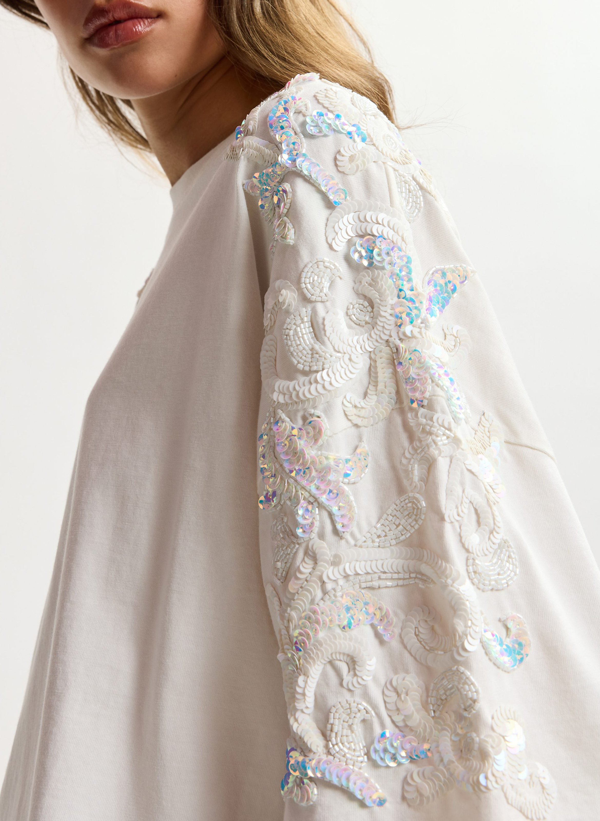 Weites T-Shirt mit Perlen ESSENTIEL ANTWERP Weiss