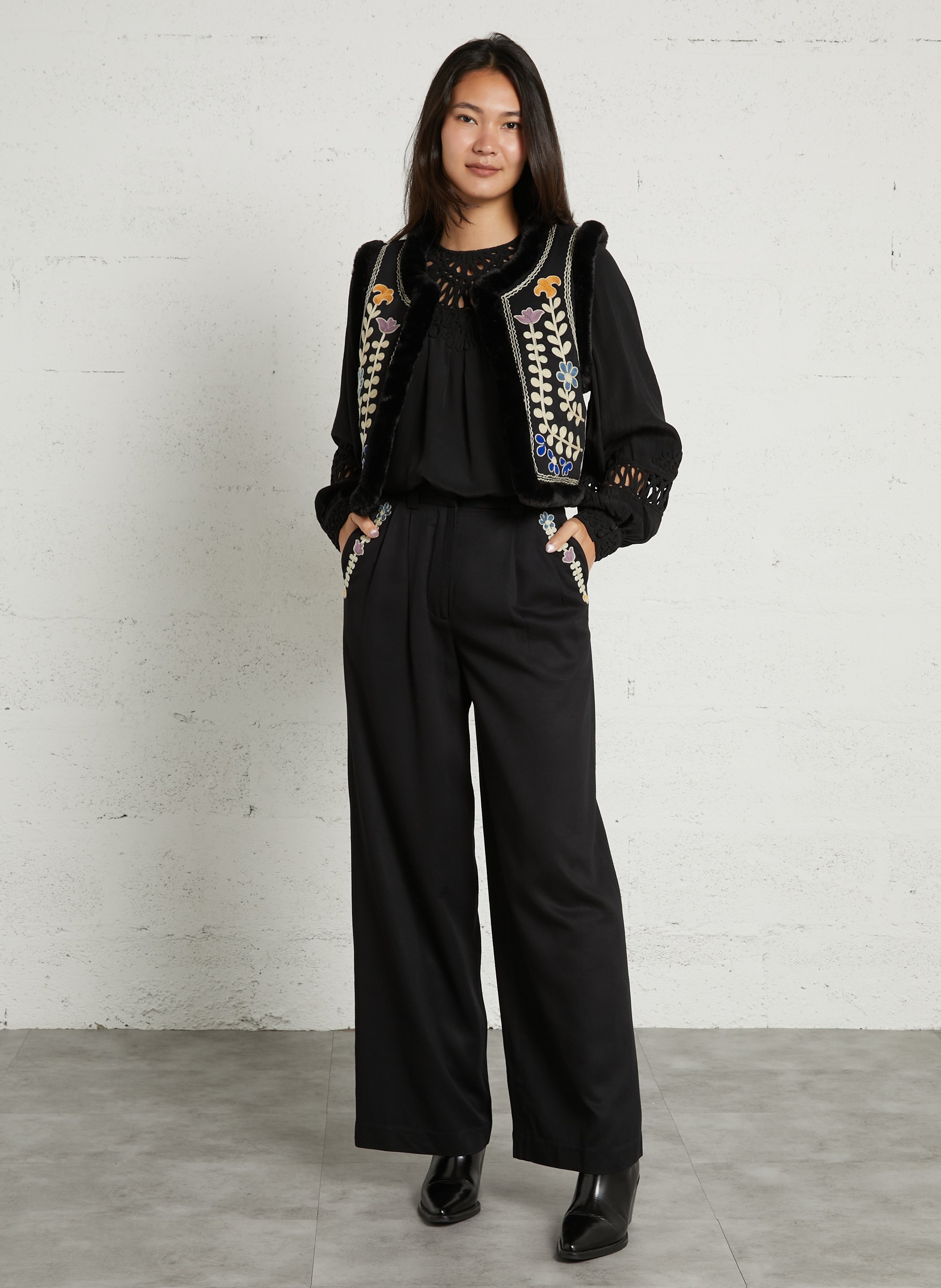 Veste droite col rond brodée LOUISE MISHA Noir