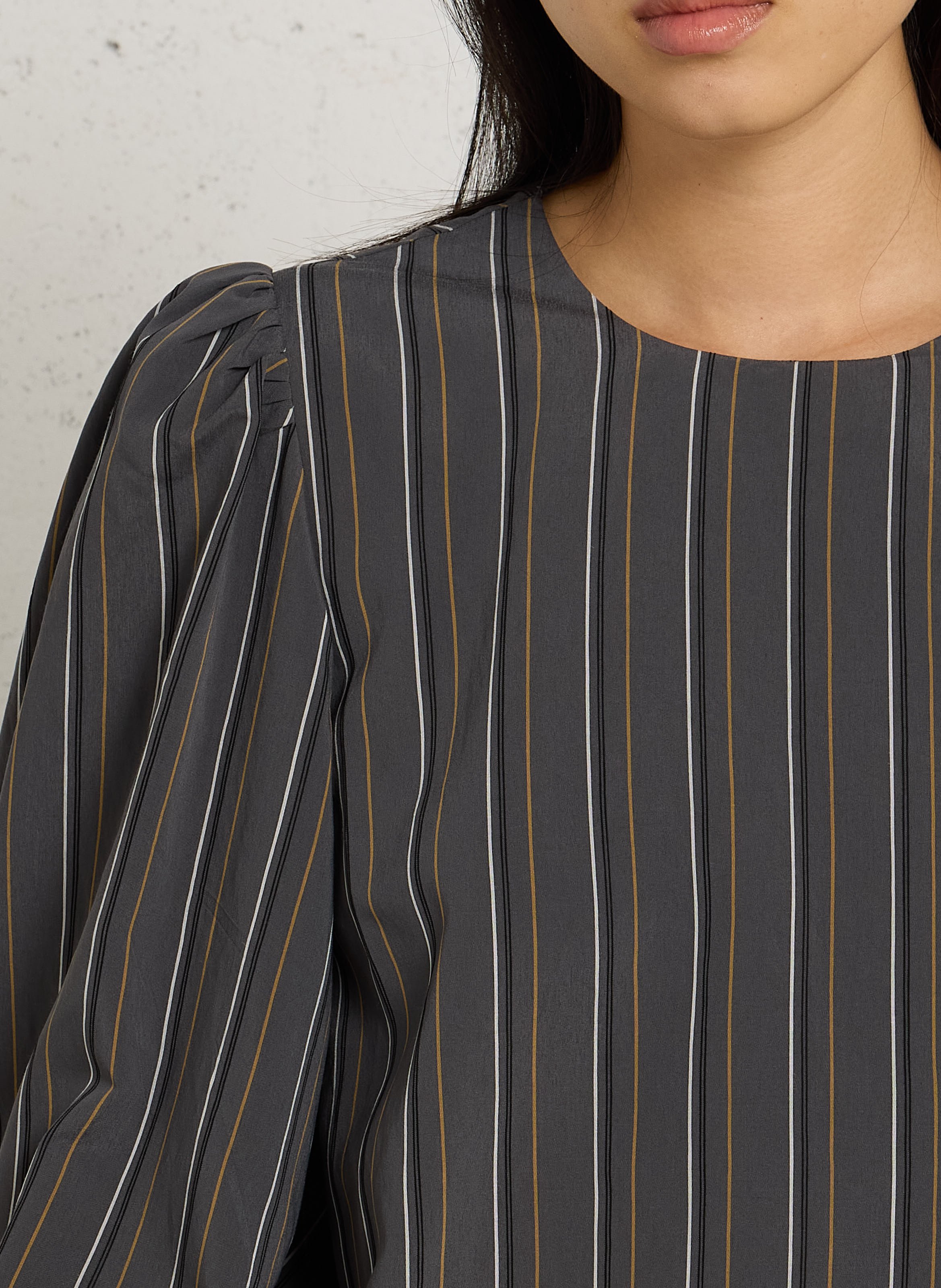 Gestreepte rechte blouse met draperingseffect BELLEPIECE Grijs
