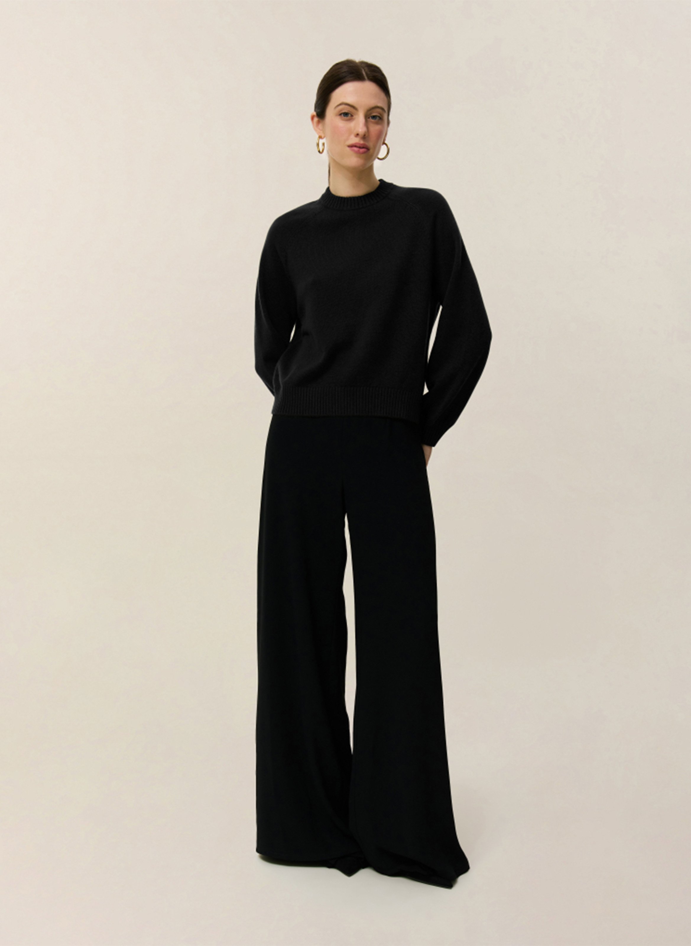 Straight cashmere sweater with round neck HIRCUS Black