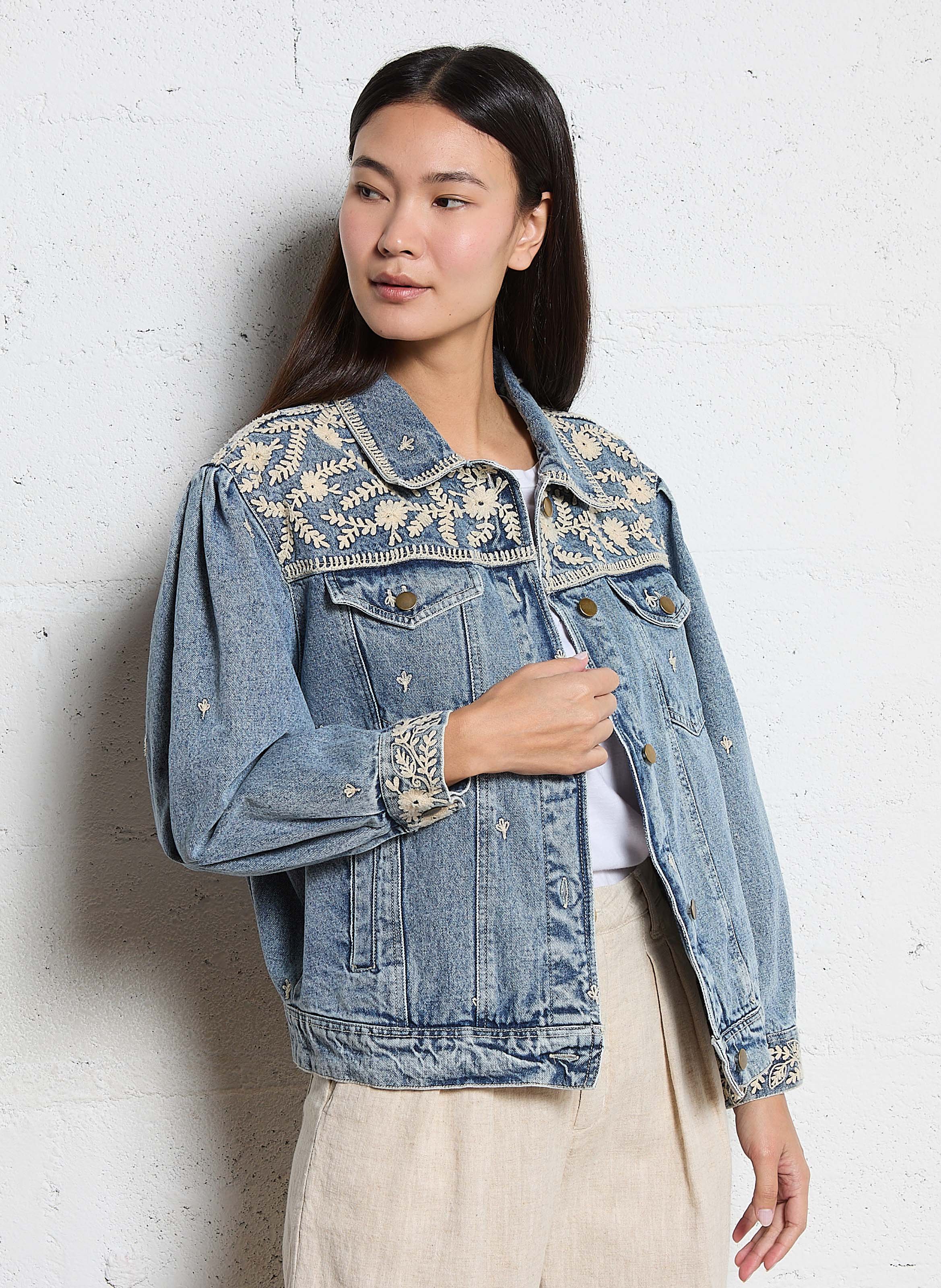 Gerade geschnittene Jeansjacke mit Stickerei MAISON HOTEL Blau