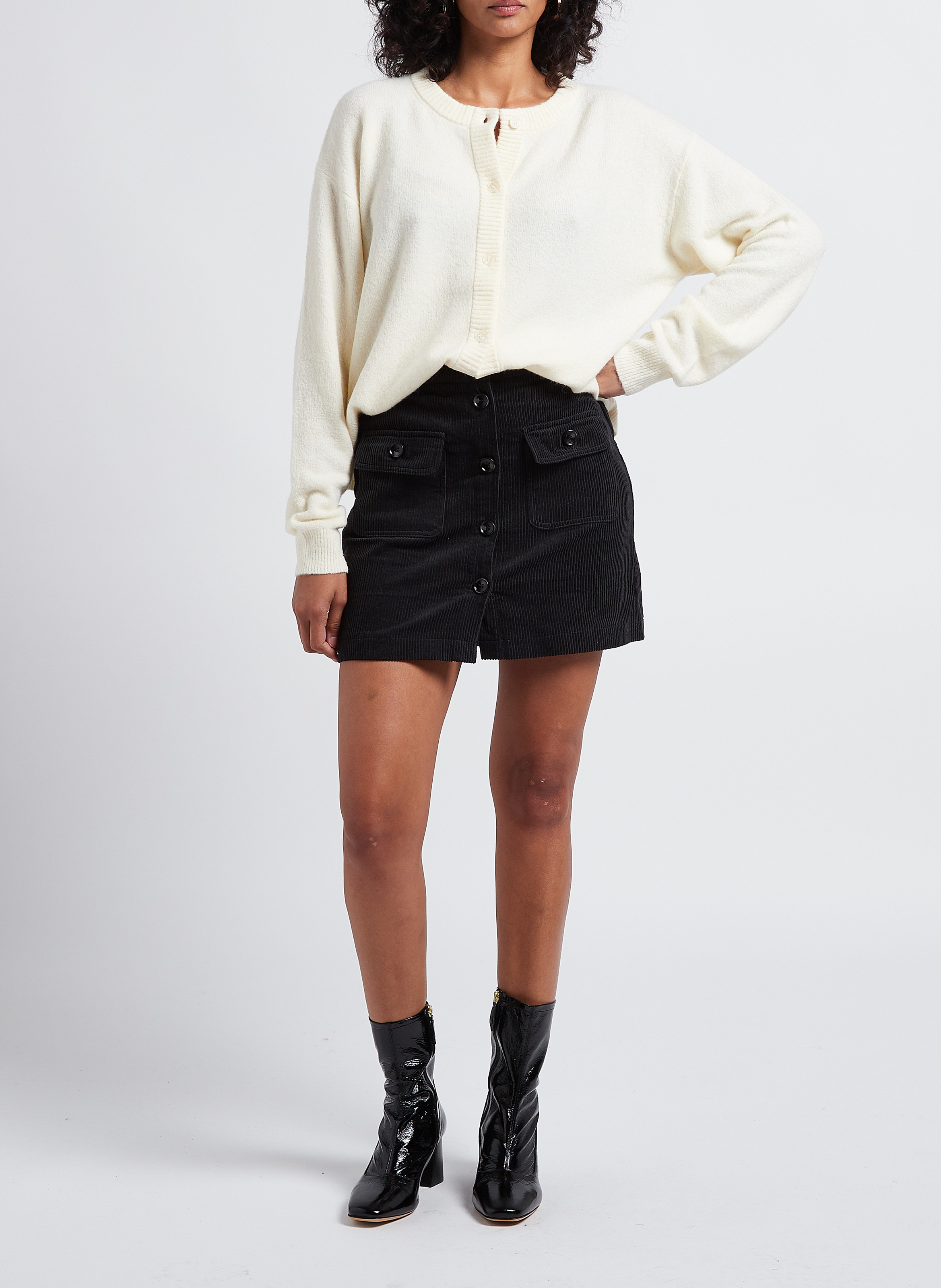 Vest met ronde hals en knoopsluiting Beige