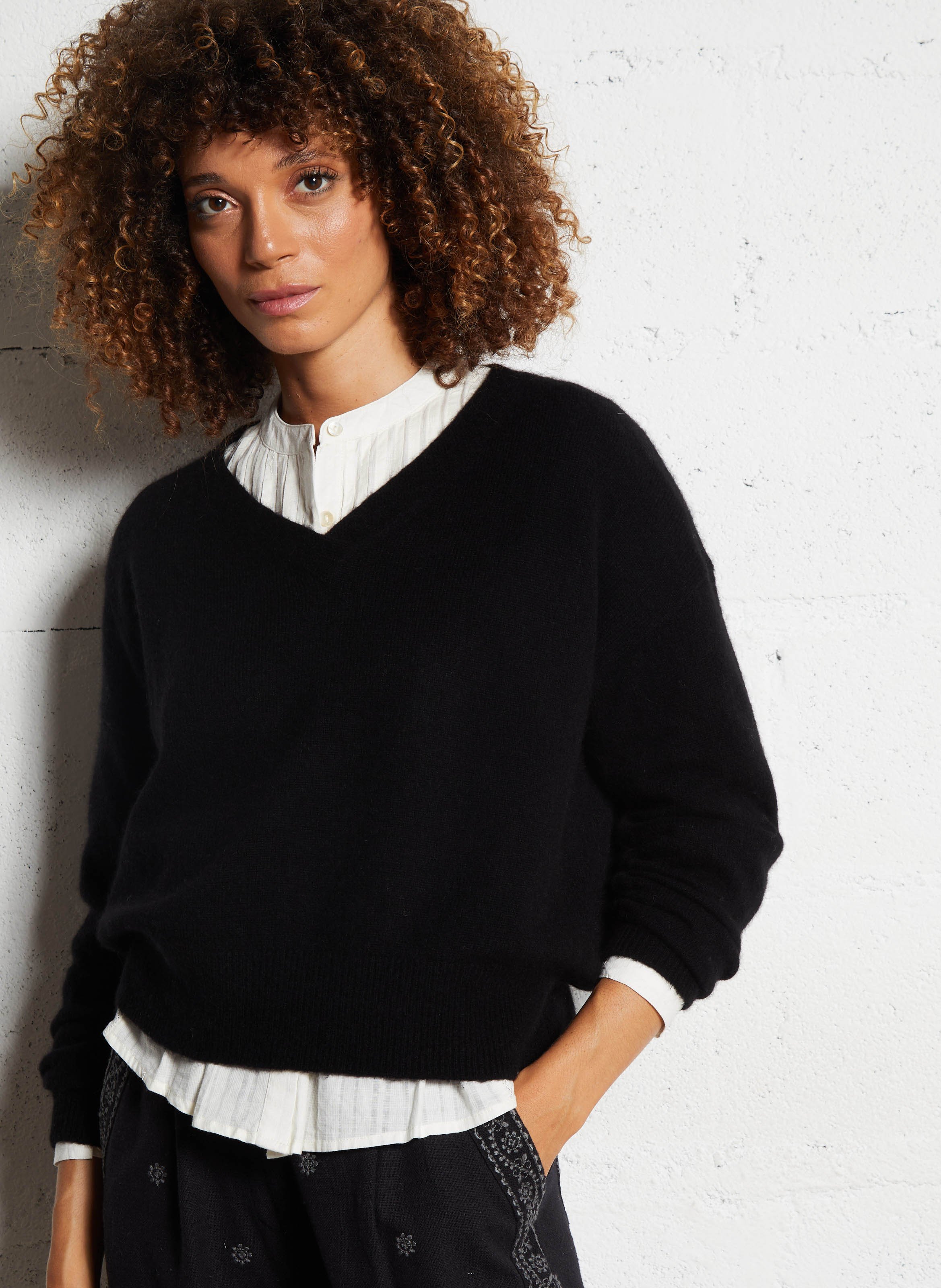 Pull ample col V en laine, cachemire et soie MAJESTIC FILATURES Noir