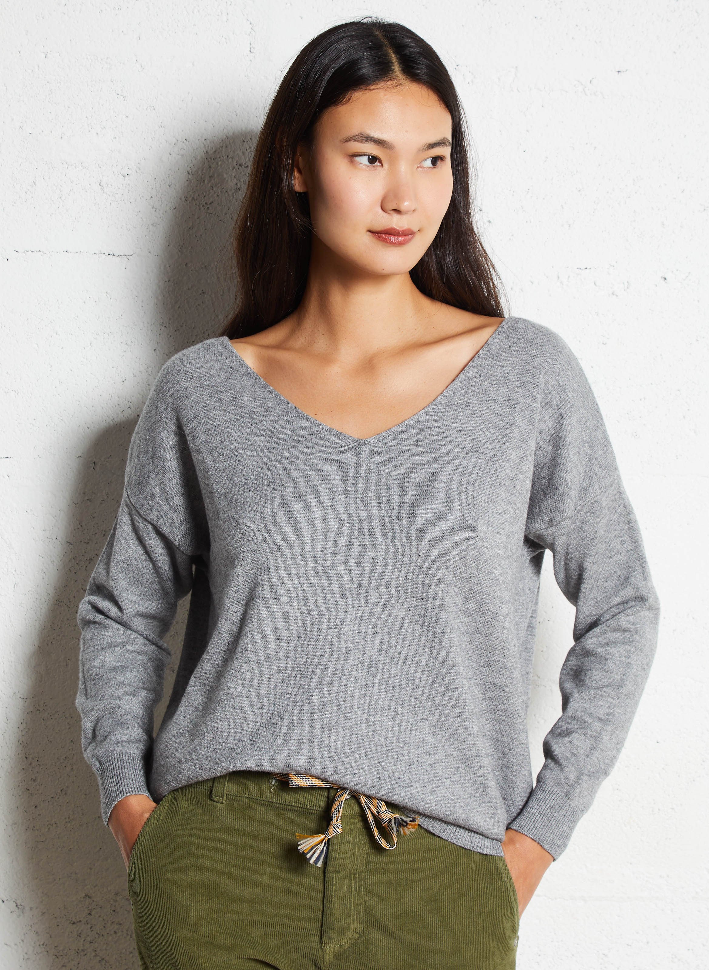 Pull droit col V uni PLEASE