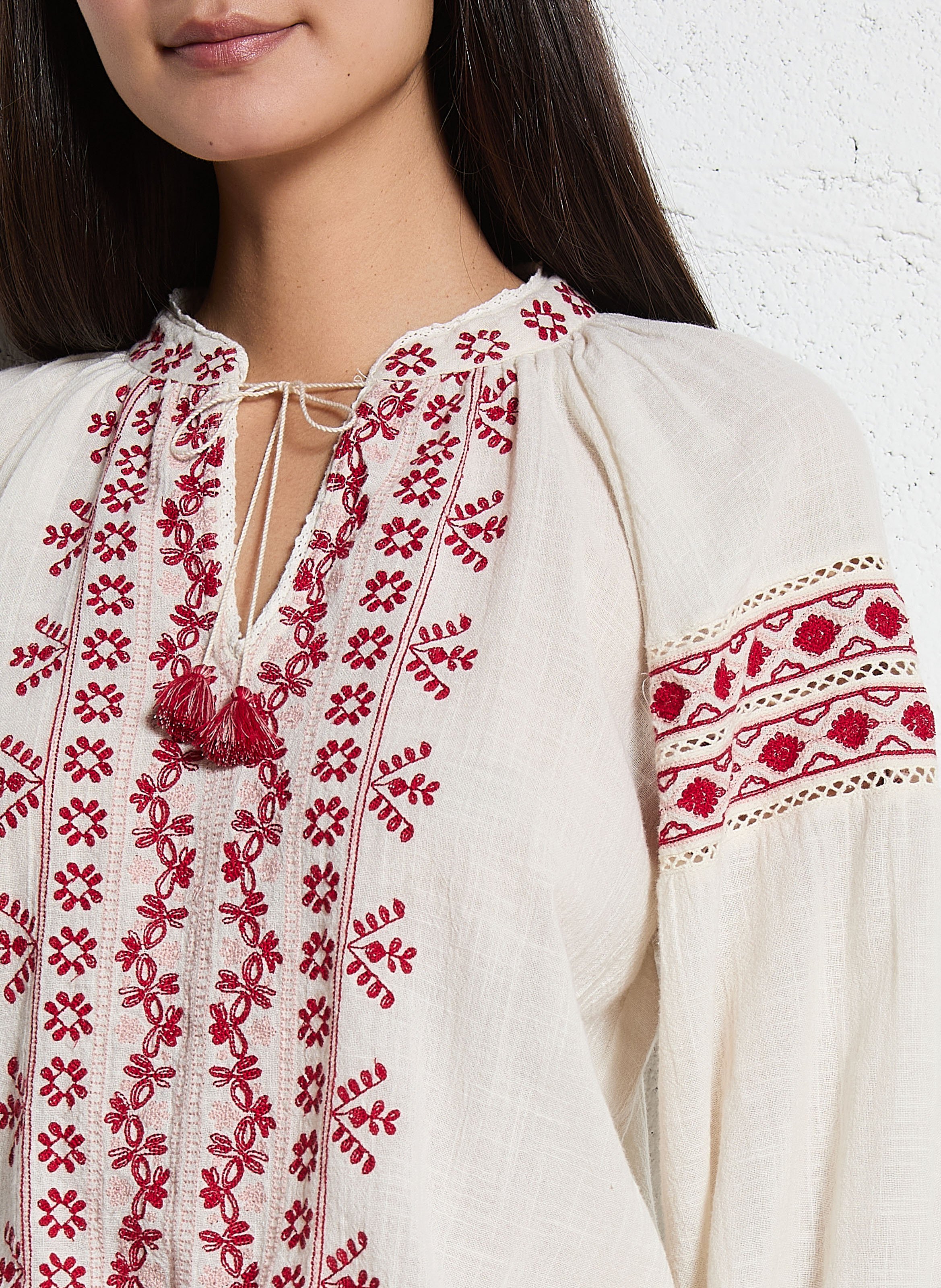 Ruime blouse met V-hals en borduursels MAISON HOTEL Rood