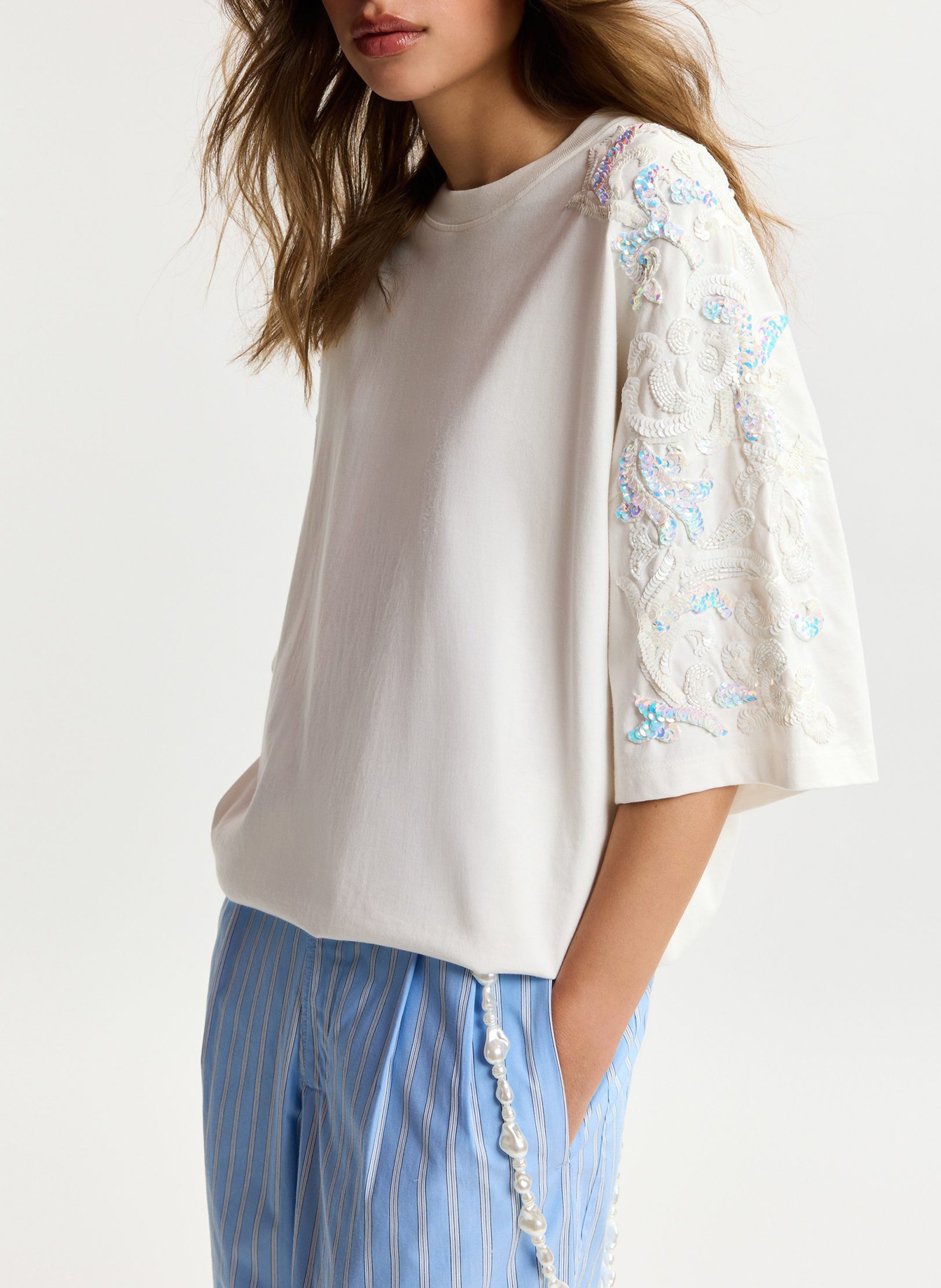 Weites T-Shirt mit Perlen ESSENTIEL ANTWERP