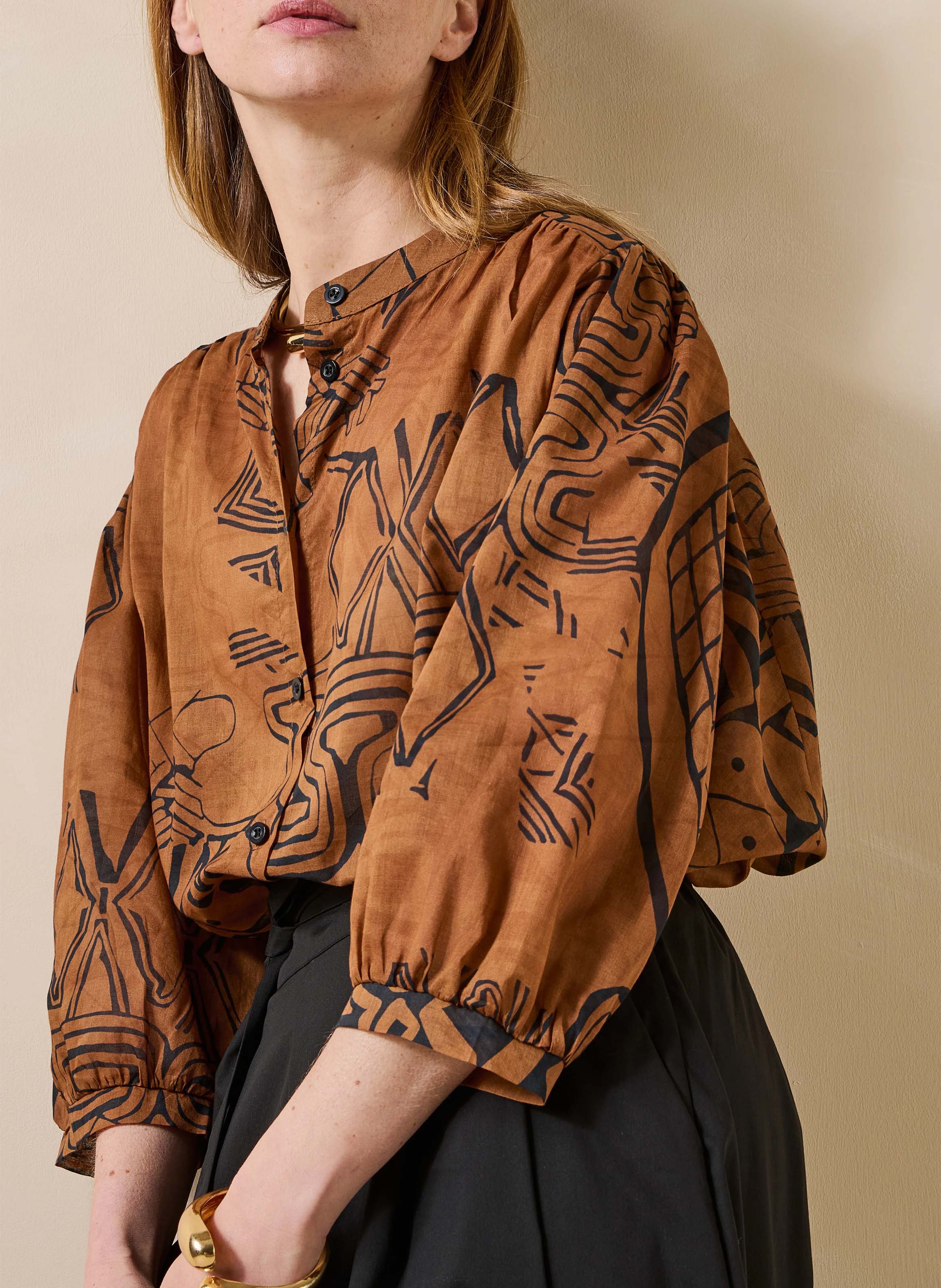 Ruimvallende blouse met print LA FEE MARABOUTEE Bruin