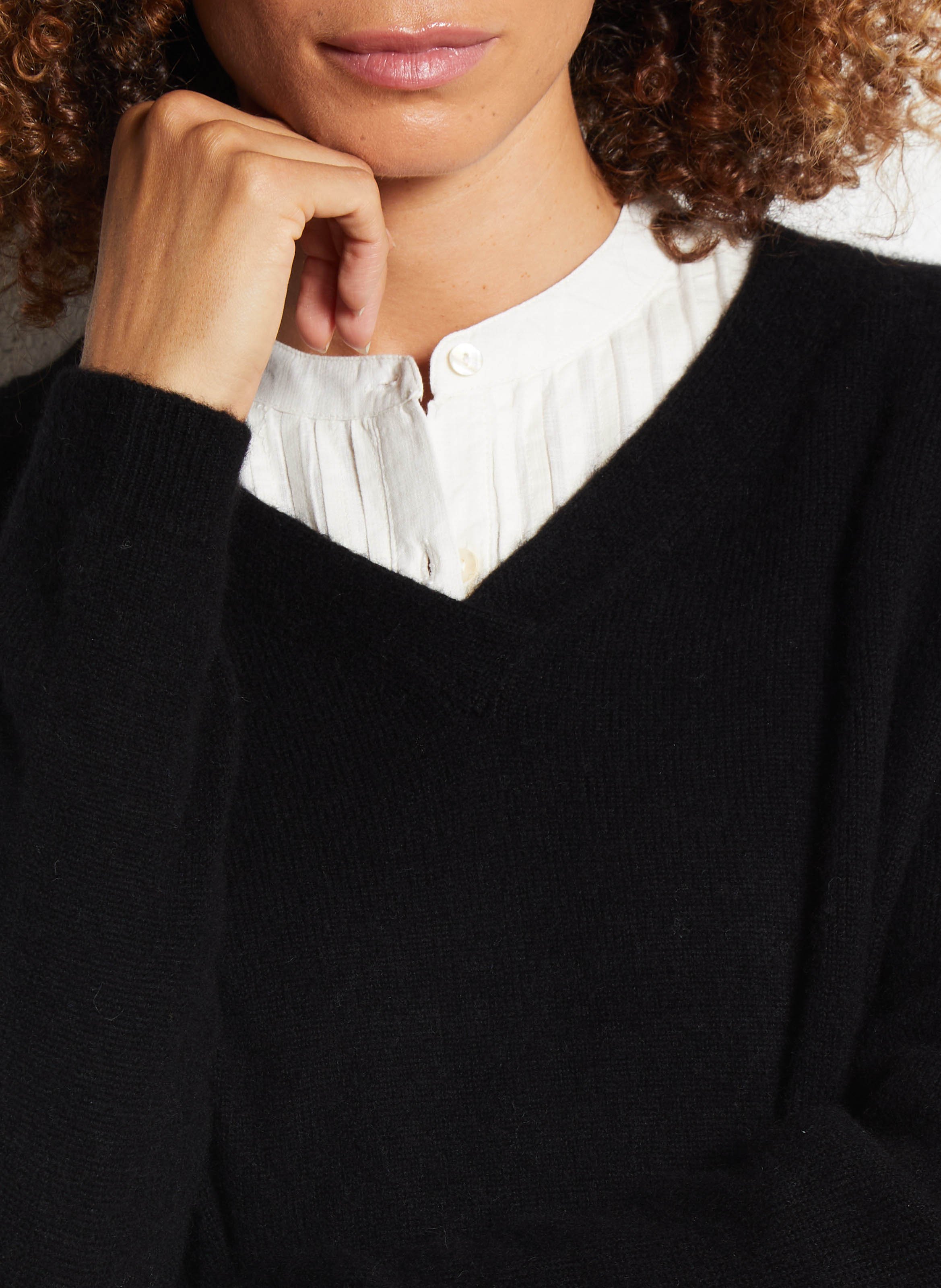 Pull ample col V en laine, cachemire et soie MAJESTIC FILATURES Noir