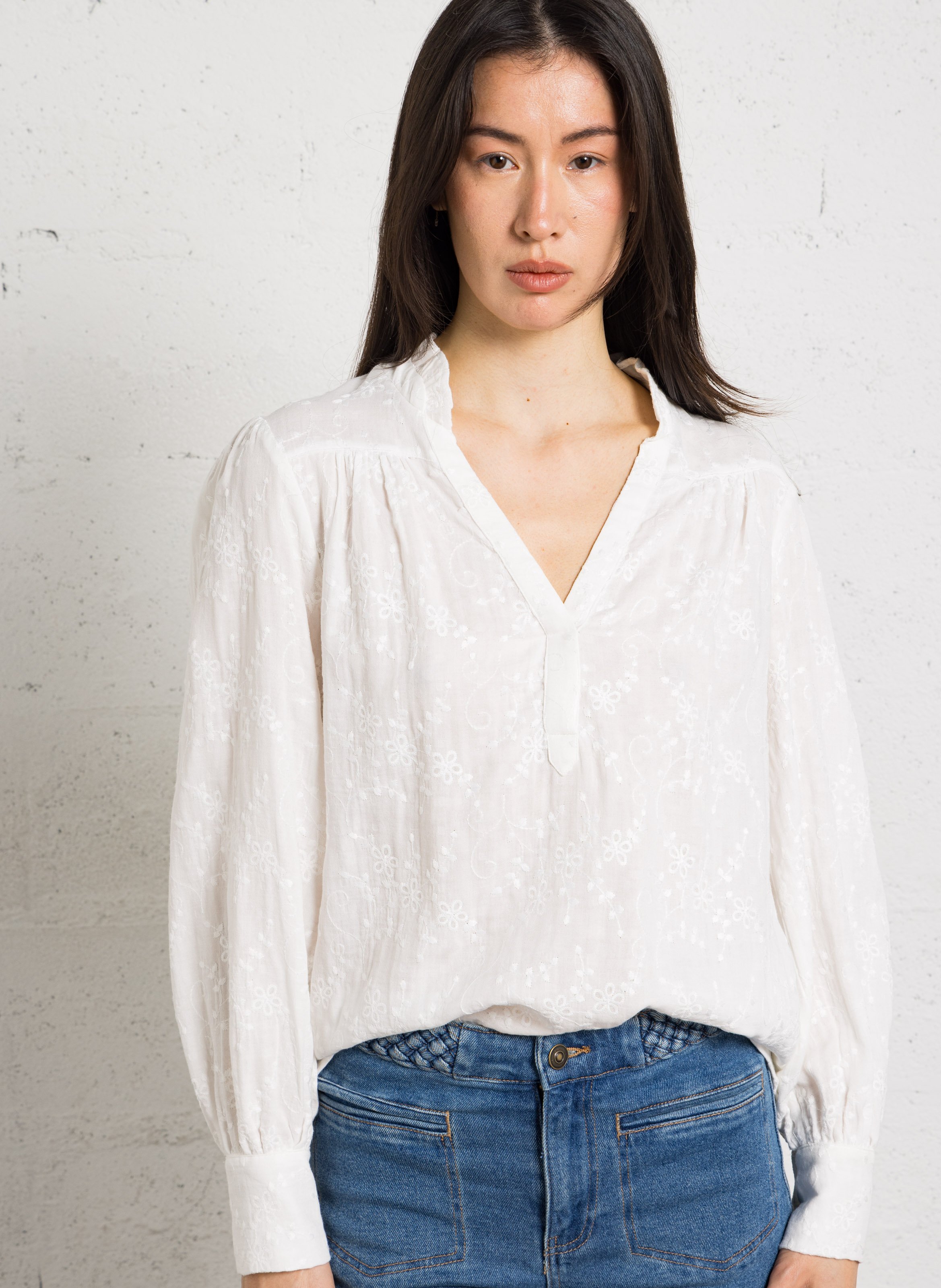 Gerade Bluse mit V-Ausschnitt und Stickerei MAISON 123 Weiss