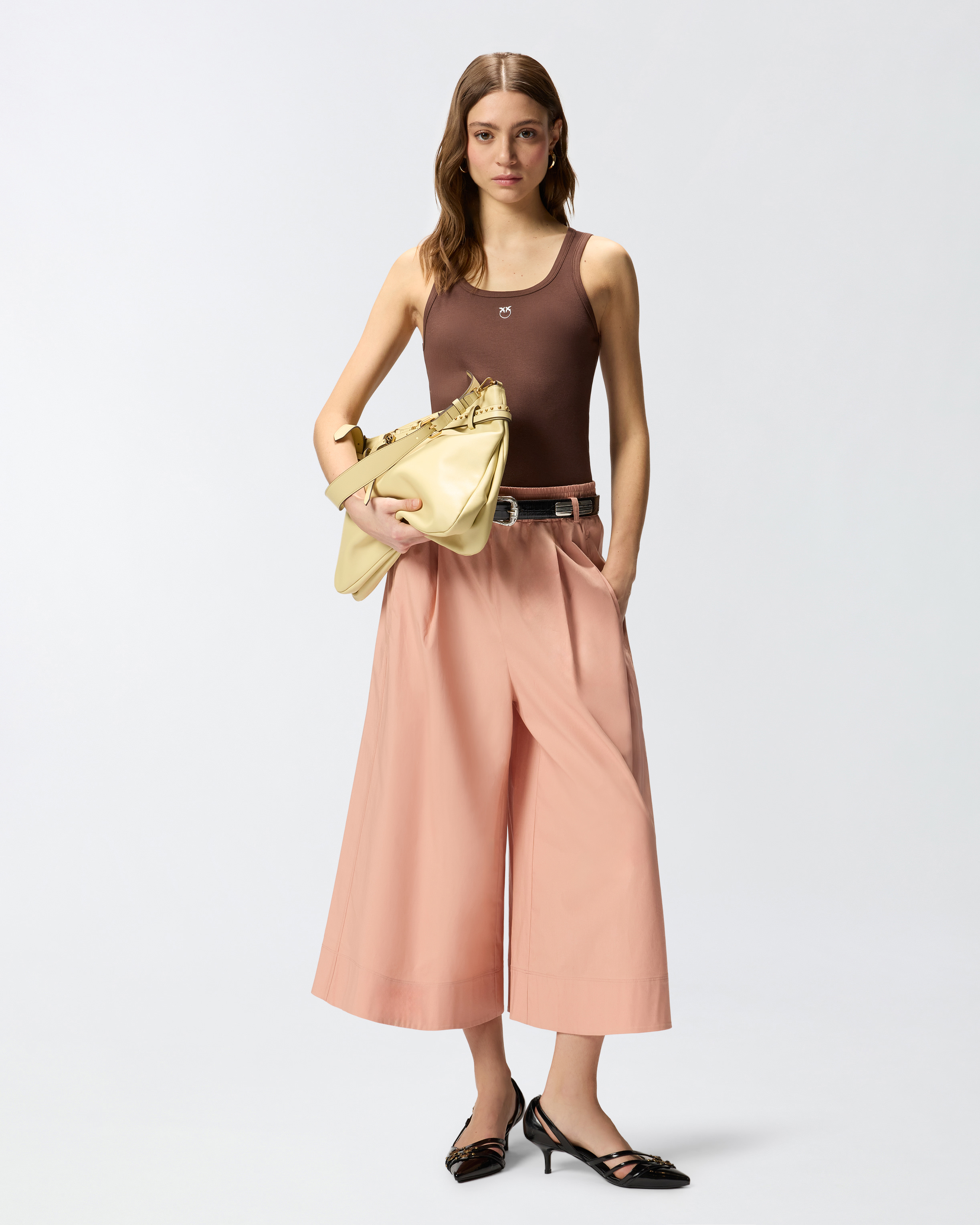 Long Bermuda shorts with love birds buckle. PINKO Pink