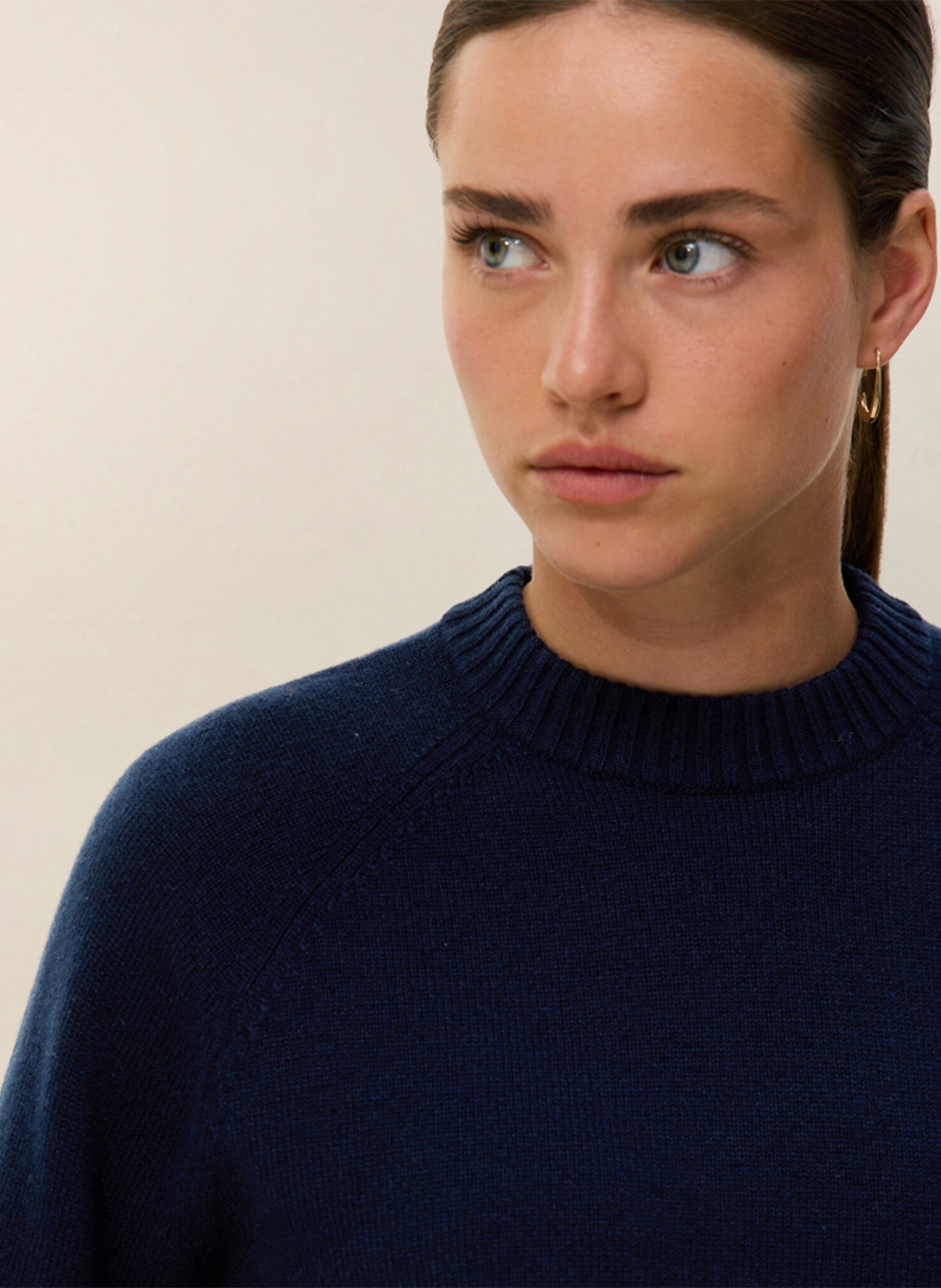 Straight cashmere sweater with round neck HIRCUS Blue