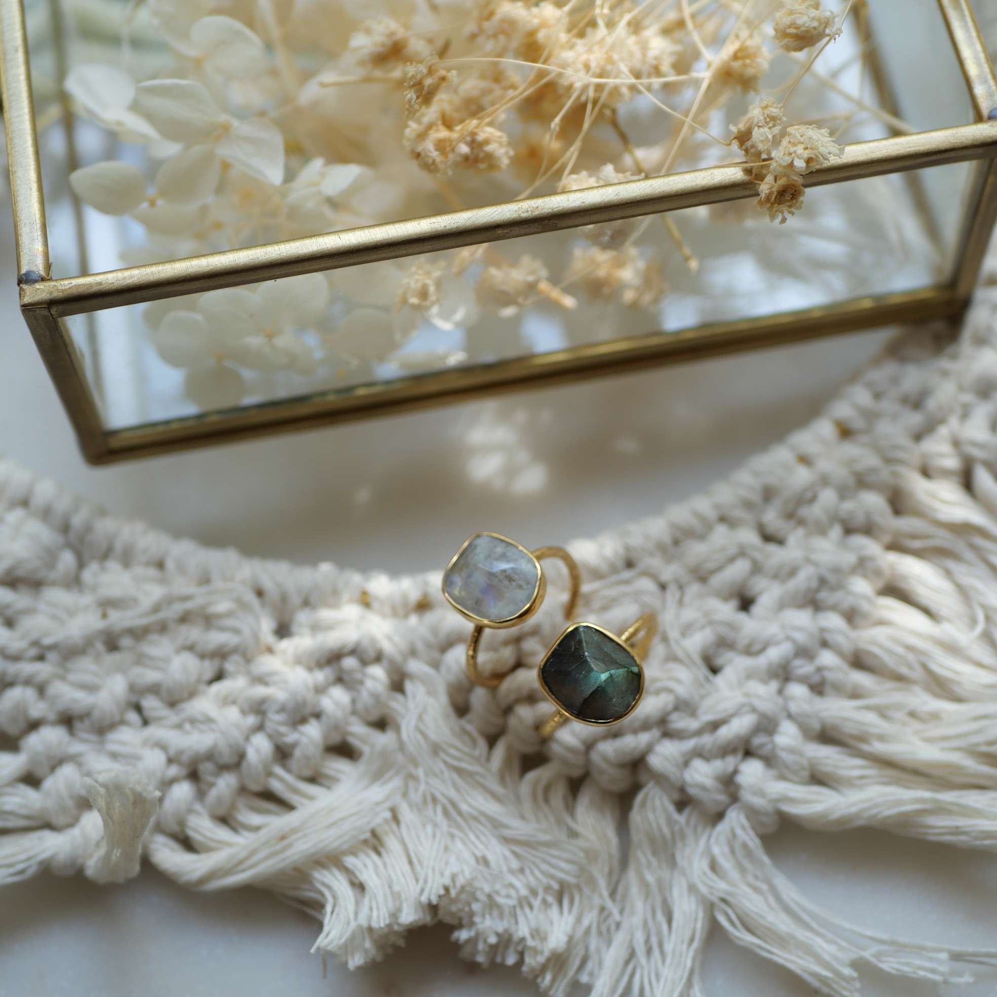 Moonstone adjustable ring GINANDGER White