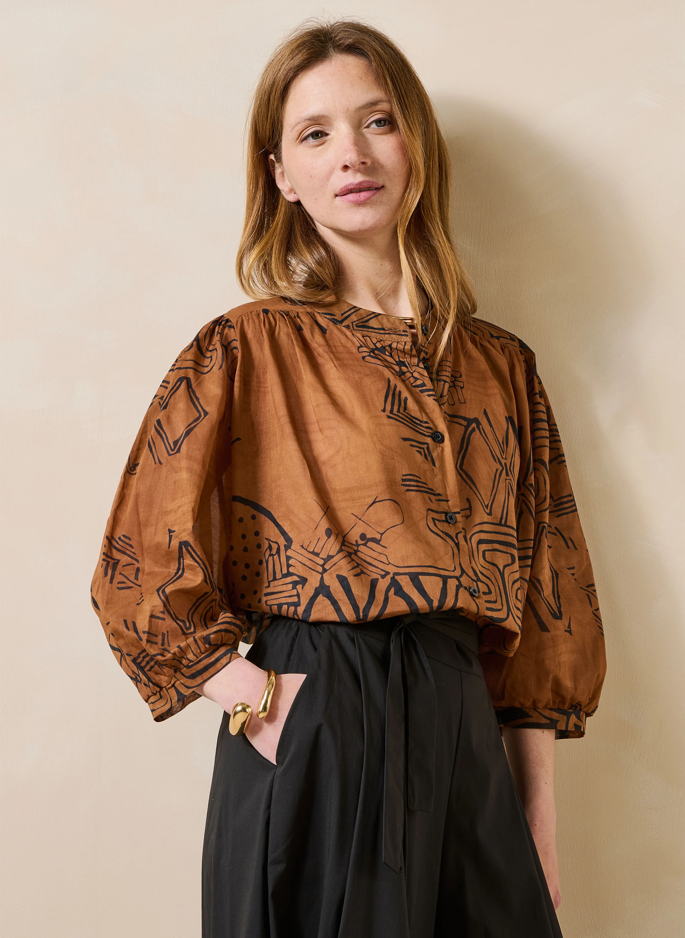 Ruimvallende blouse met print LA FEE MARABOUTEE Bruin