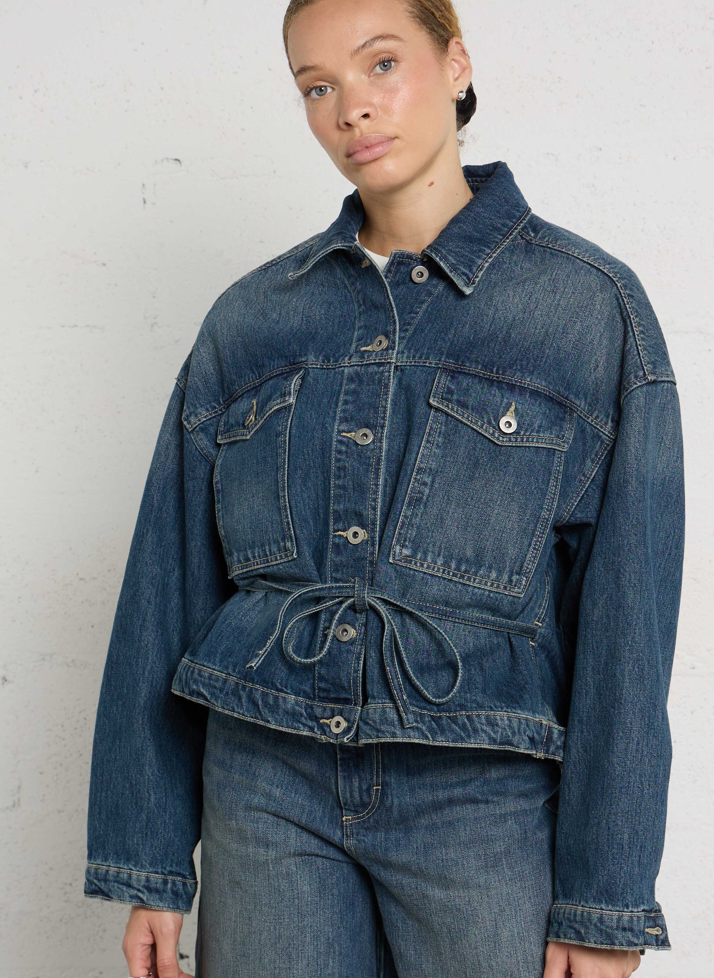 Veste ample ceinturée en denim SOEUR Bleu