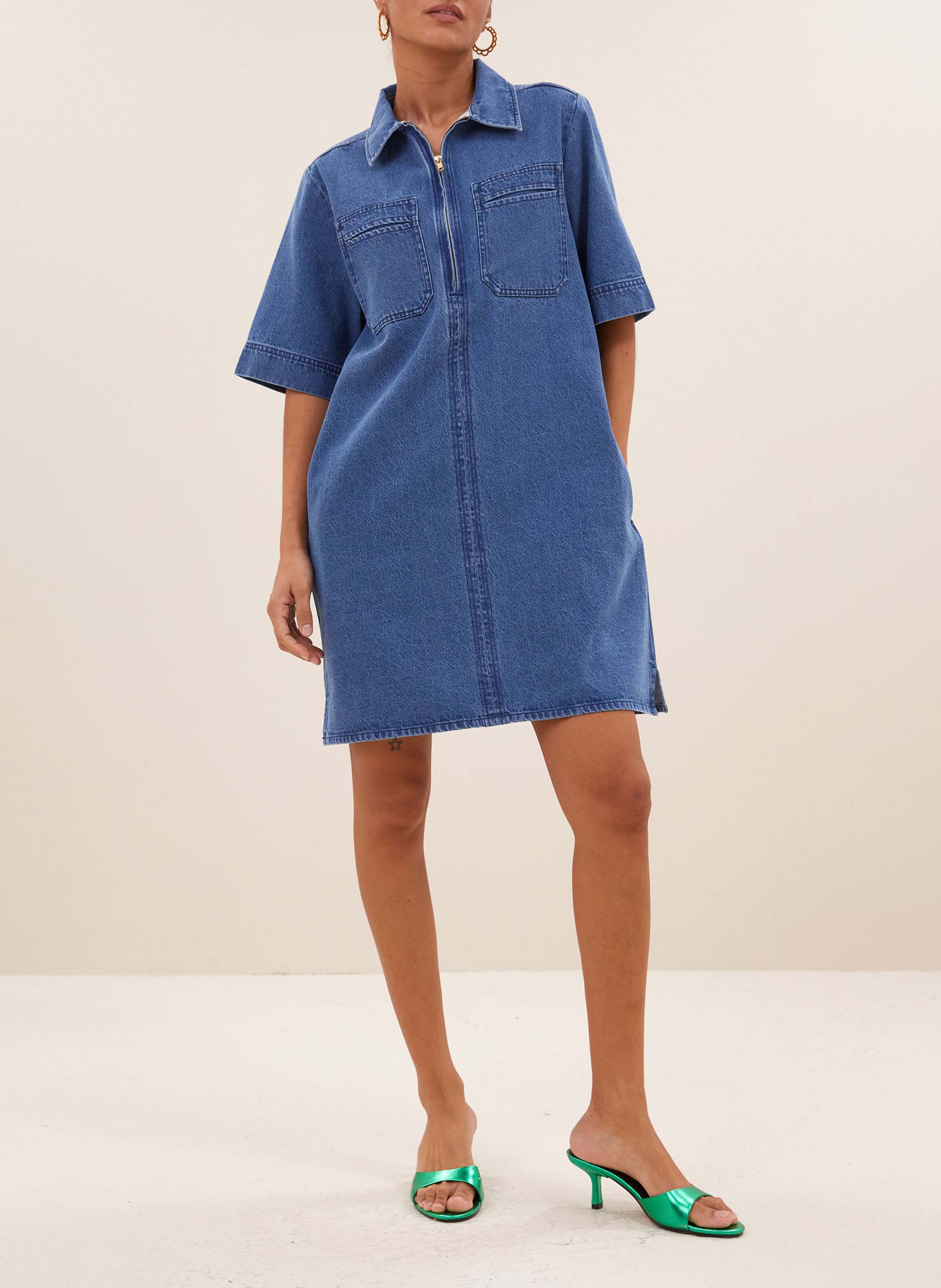 Korte jeansjurk met klassieke kraag BY BAR Blauw