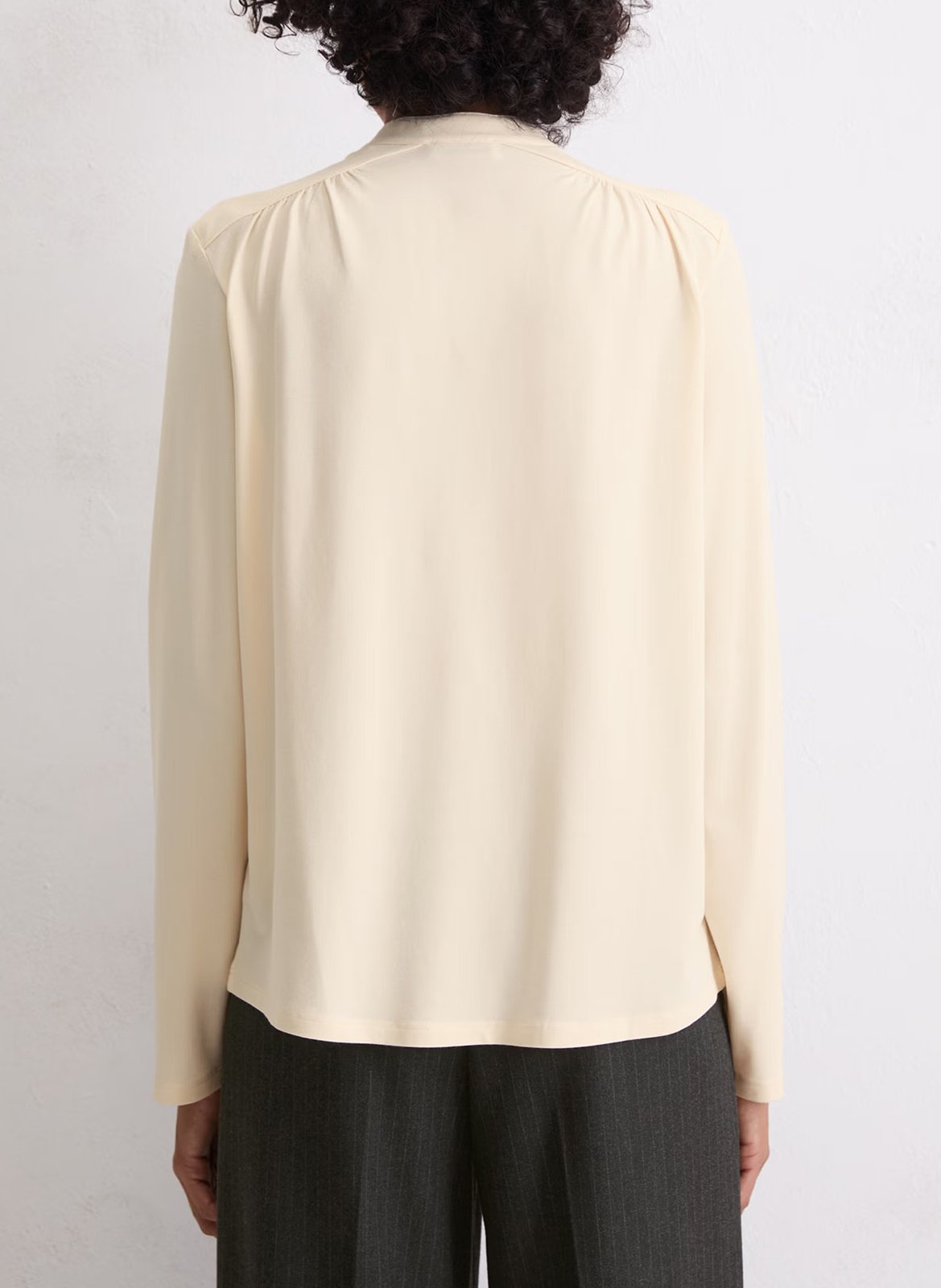 Blusa cuello redondo con botones liso. MARC O'POLO Beige
