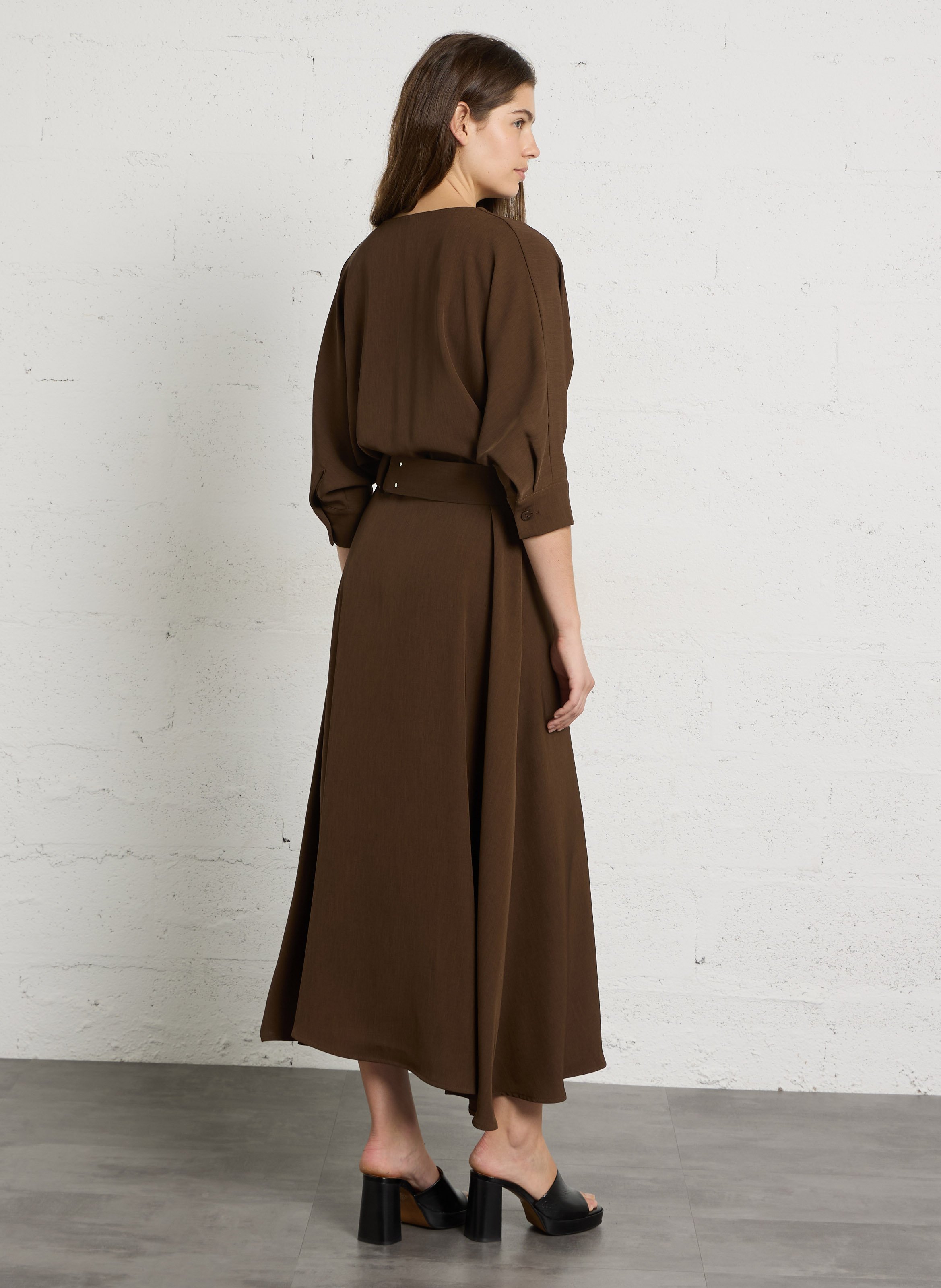 Robe longue fluide à ceinture IMPERIAL Marron