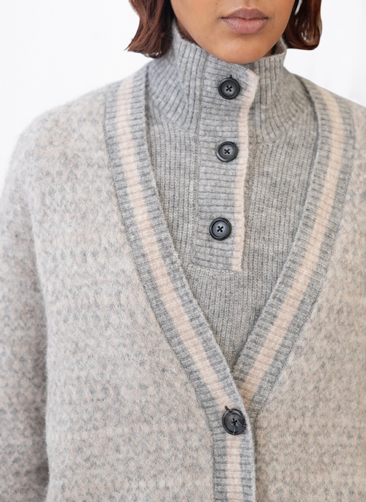 Plastron met opstaande kraag en knoopsluiting in gemêleerde wol PROJECT-AJ117 Zilver