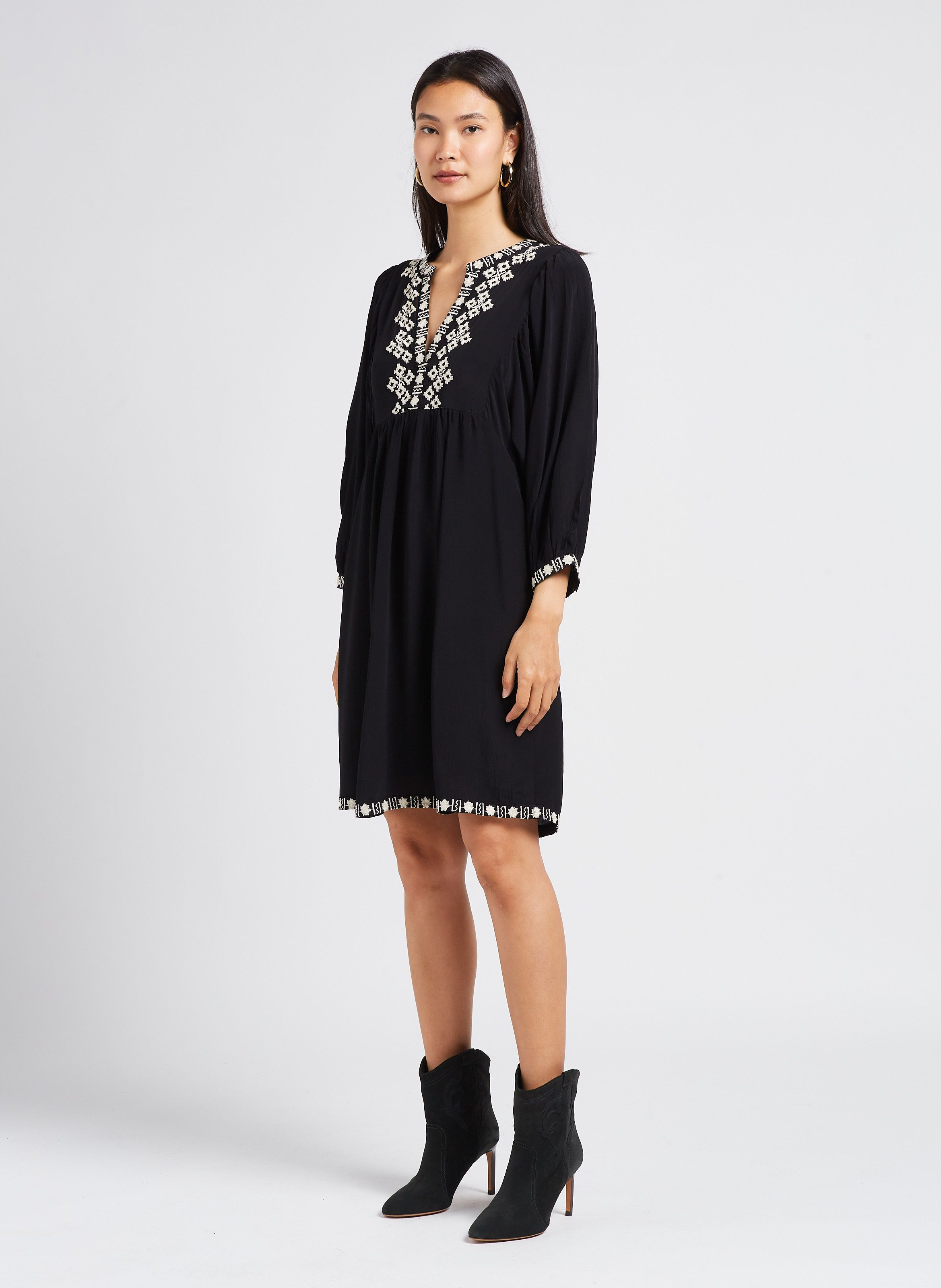 Robe noire maison discount 123