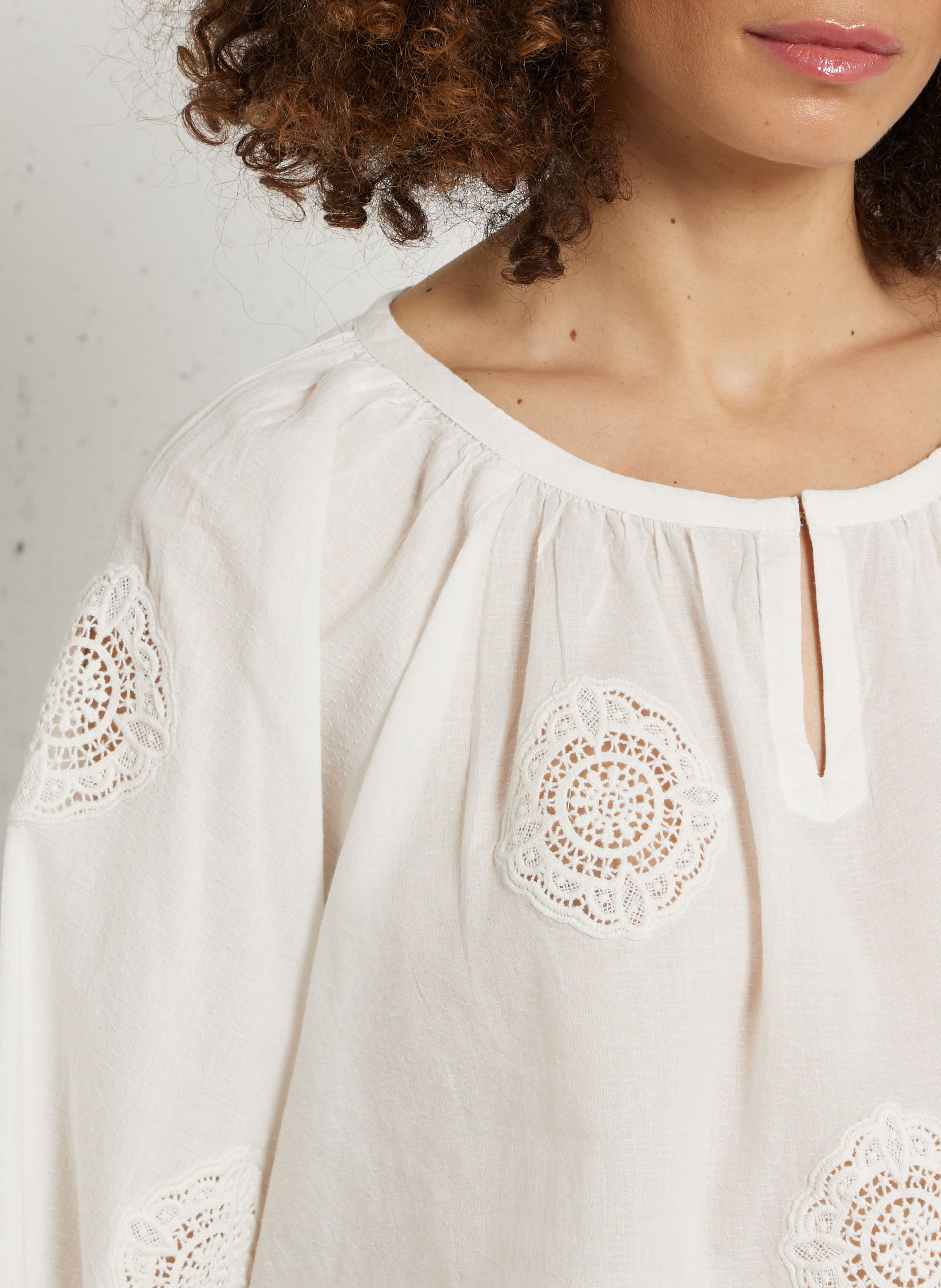 Weite Baumwollbluse mit Stickerei LA PETITE ETOILE Weiss