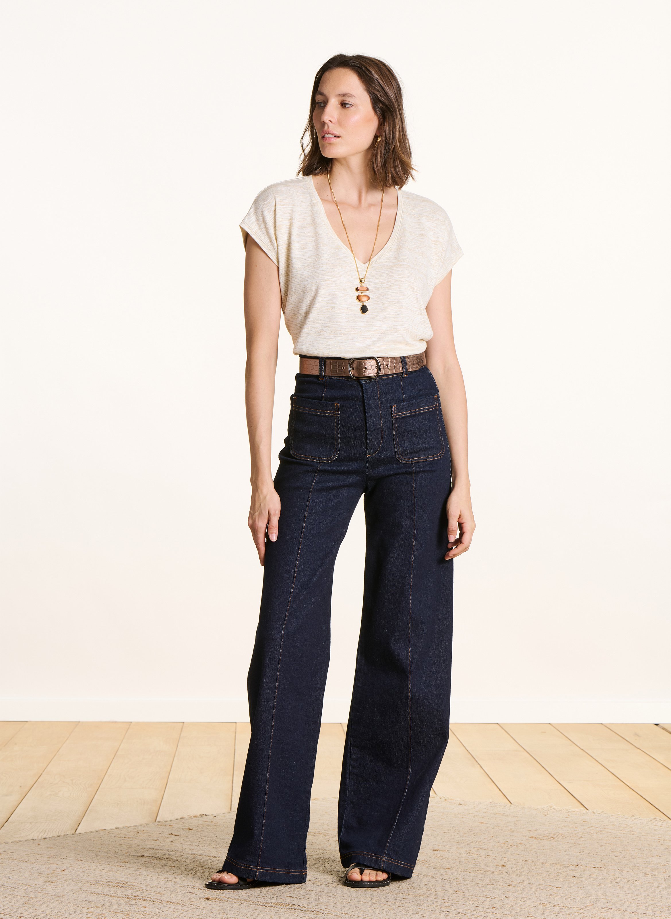 Short-sleeved V-neck sequined T-shirt LA FEE MARABOUTEE White