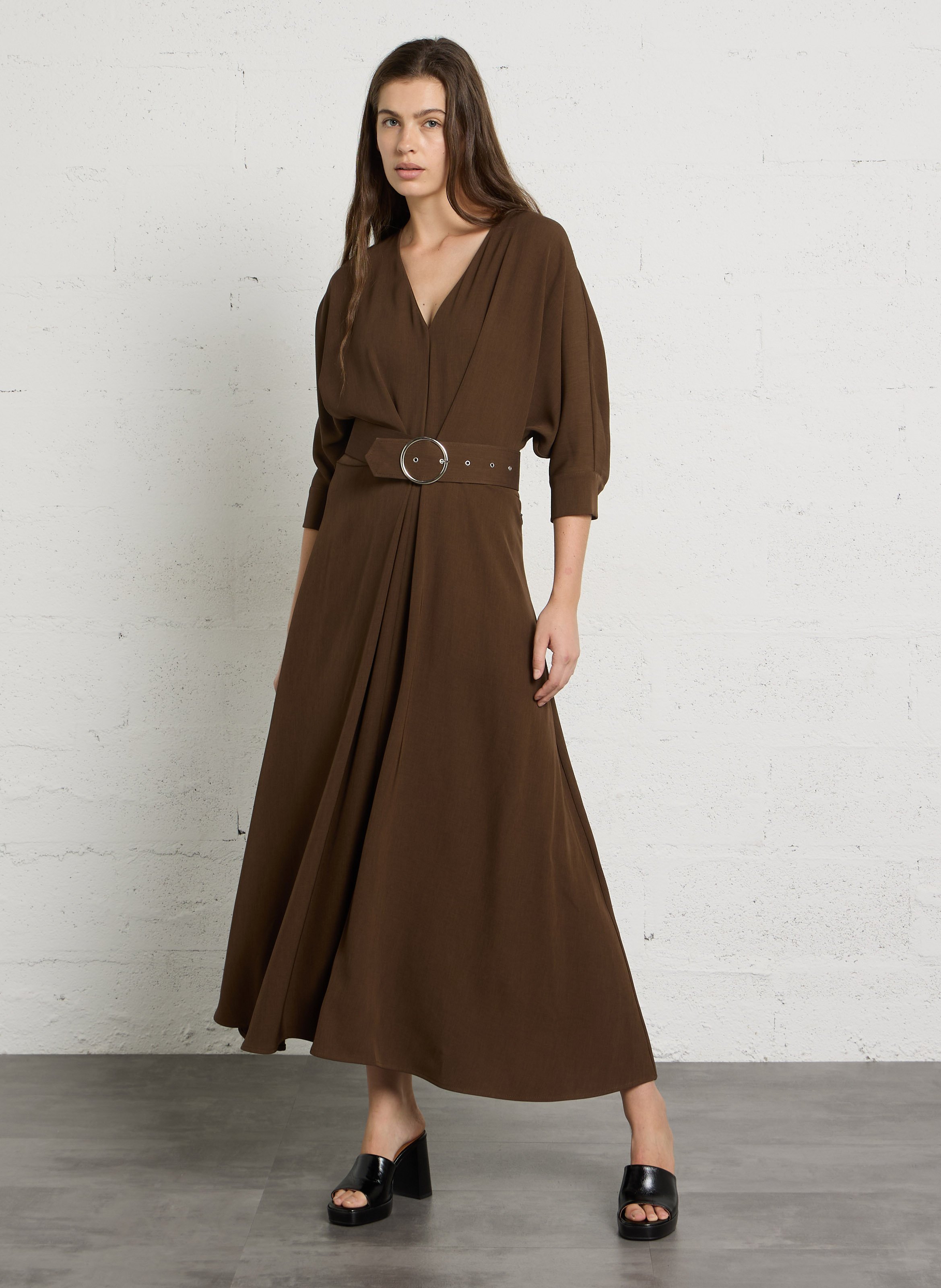 Robe longue fluide à ceinture IMPERIAL Marron