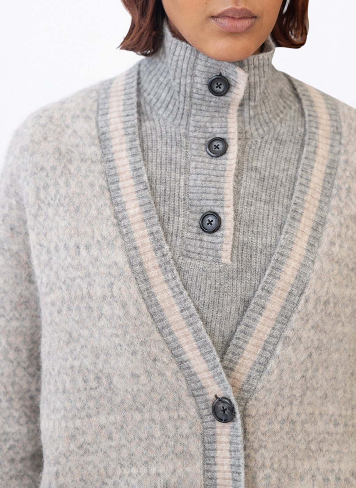 Weiter Wollmix-Cardigan mit V-Ausschnitt PROJECT-AJ117 Beige