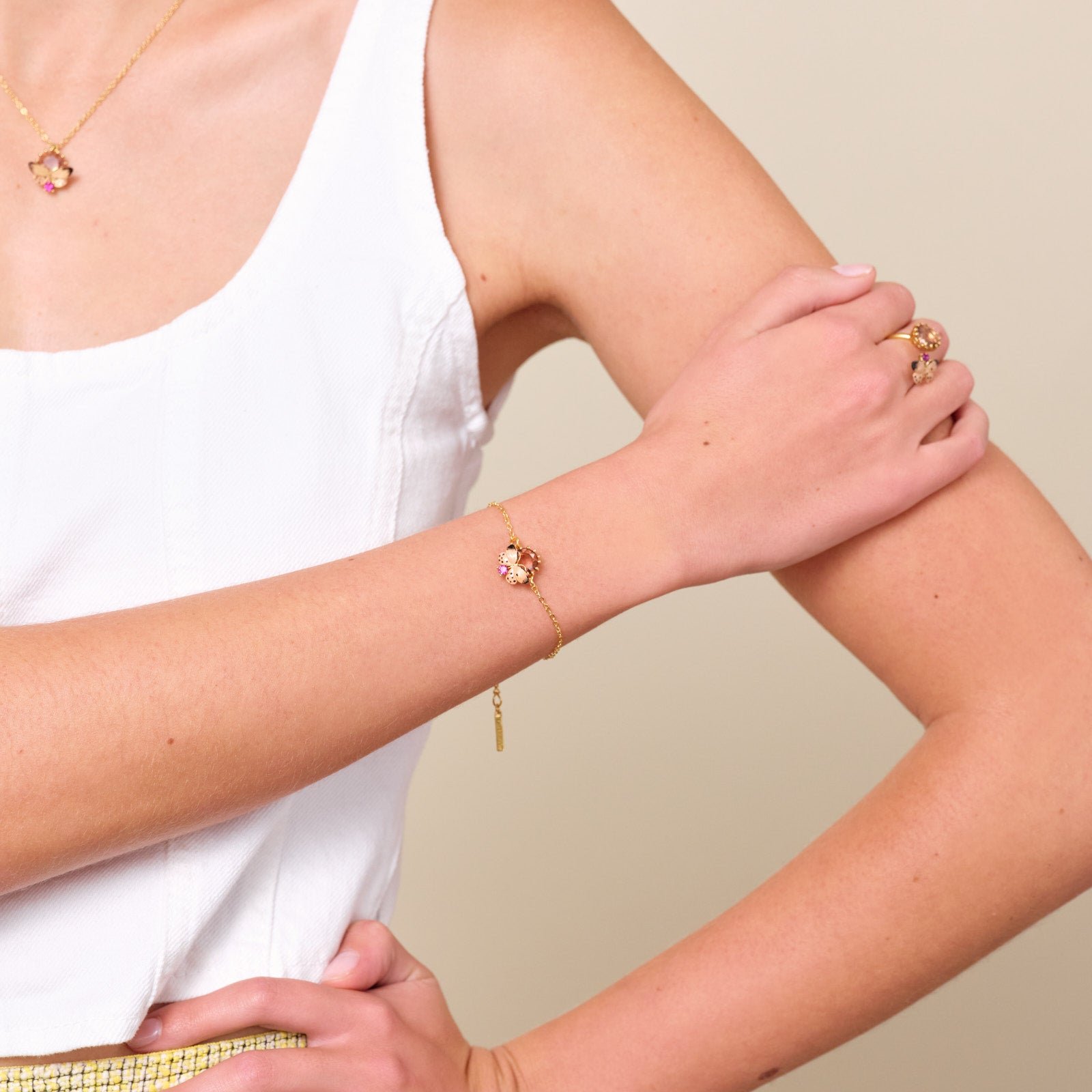 Bracelet fin papillon blanc et pierres rondes LES NEREIDES Rose